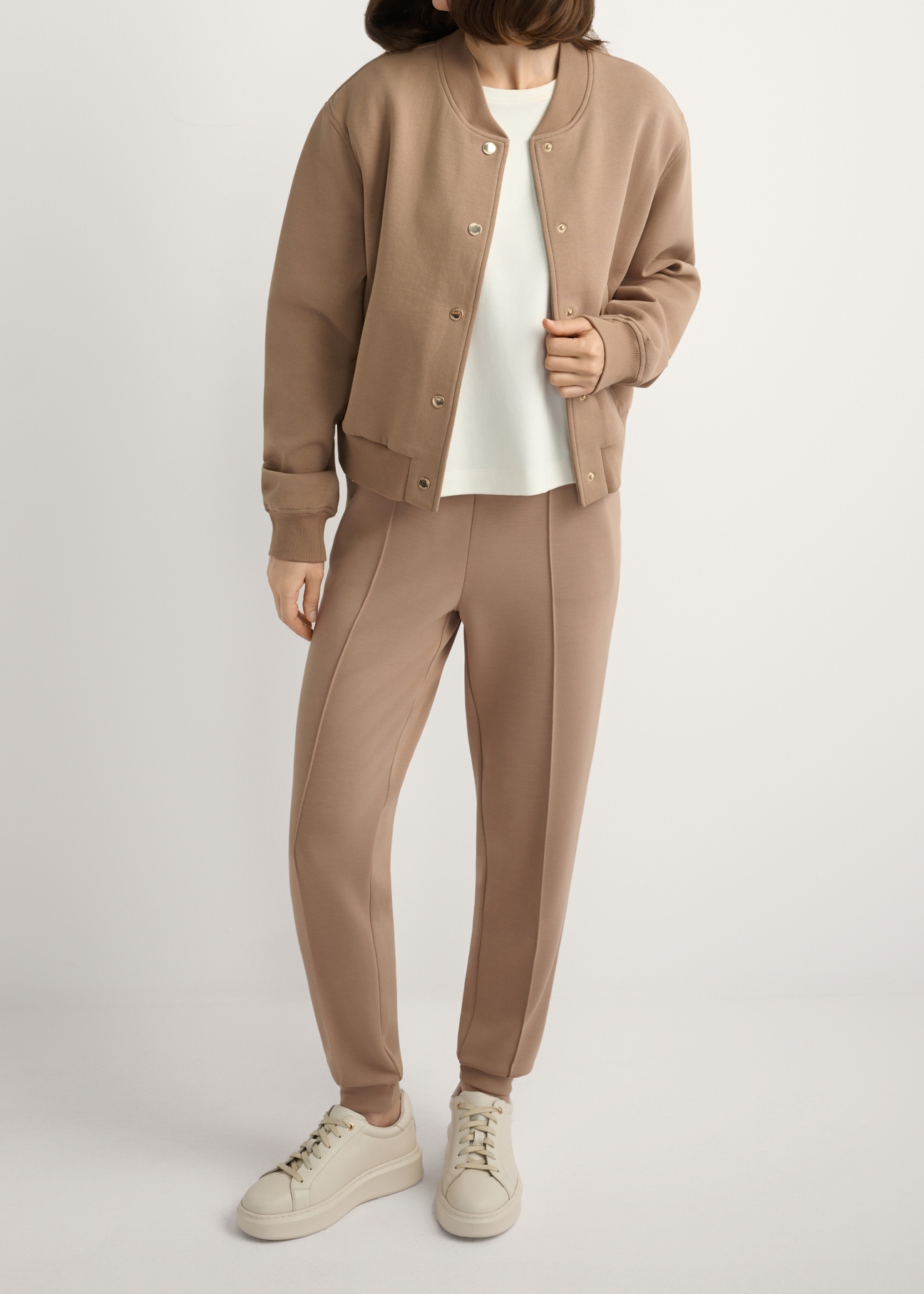 Women's leather platform shoes BUTYD-1258-0B(W26), front view of the product on the model's feet.