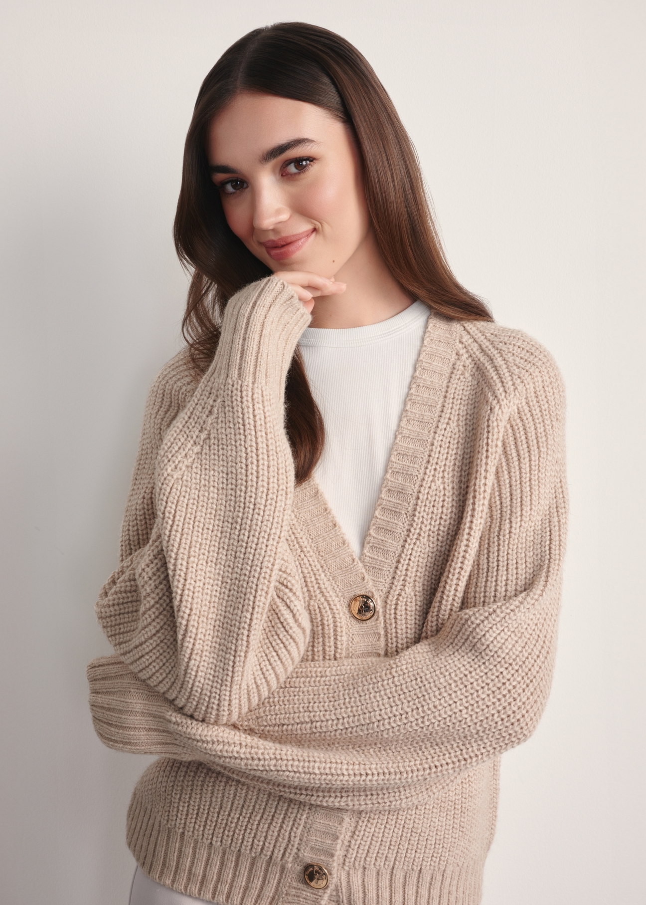Beige women's cardigan KARDT-0036-81(Z25), front view of the product on the model. Half of the silhouette visible.
