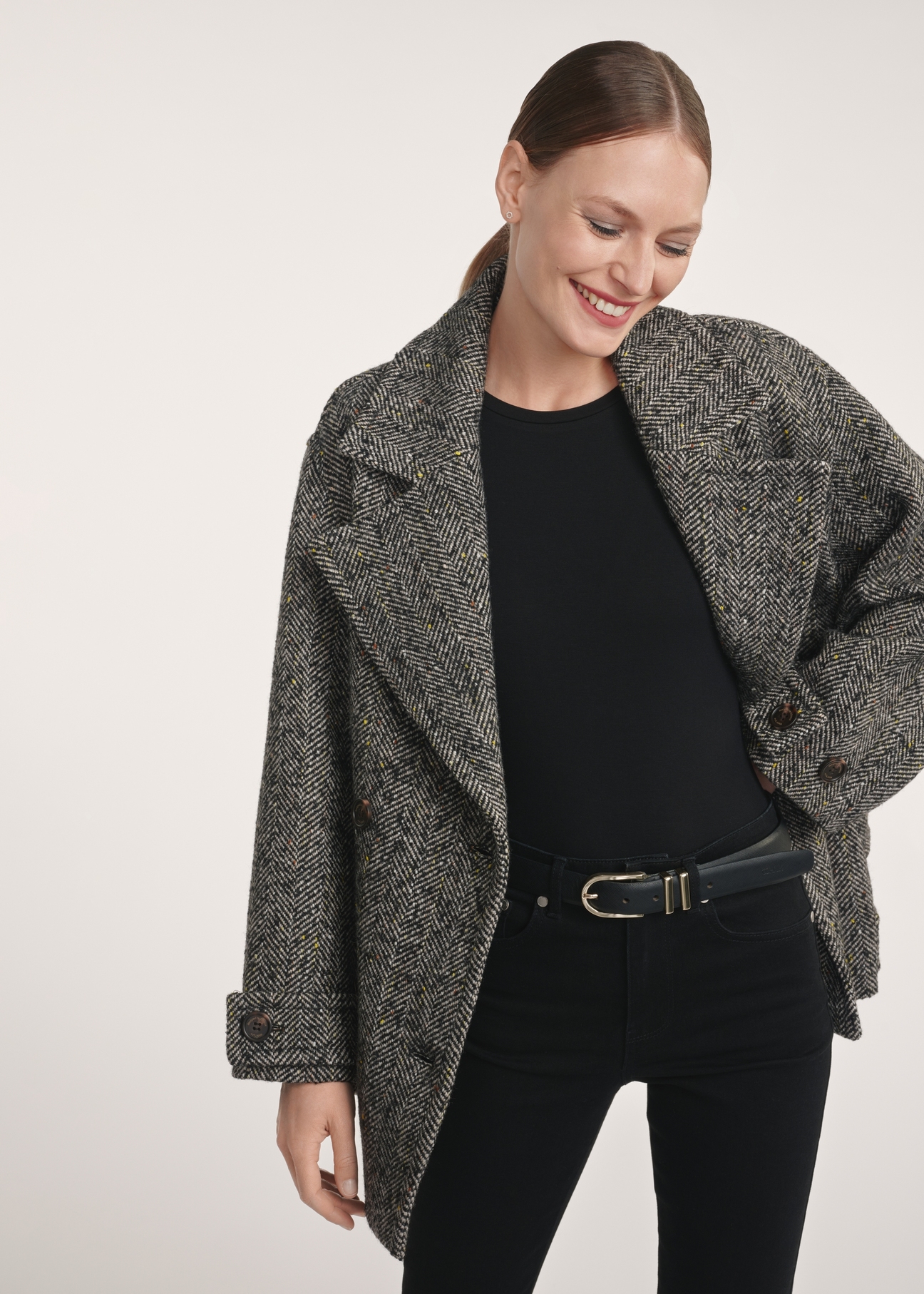 Gray short women's coat PLADT-0062-91(Z25), front view of the product on the model, half of the silhouette visible.
