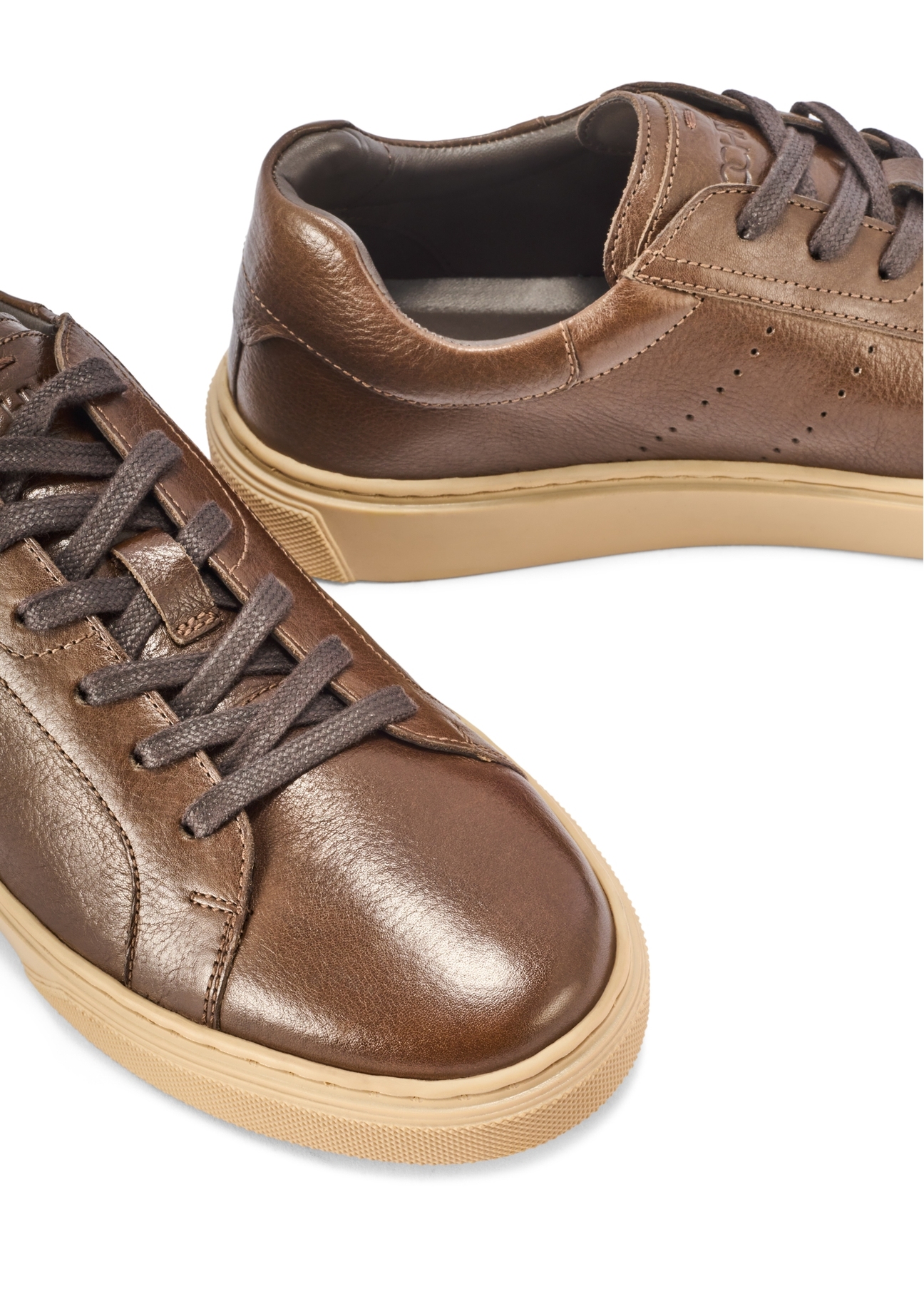 Dark brown men's leather sneakers BUTYM-0486-1I(W26) - close-up detail, on white background.