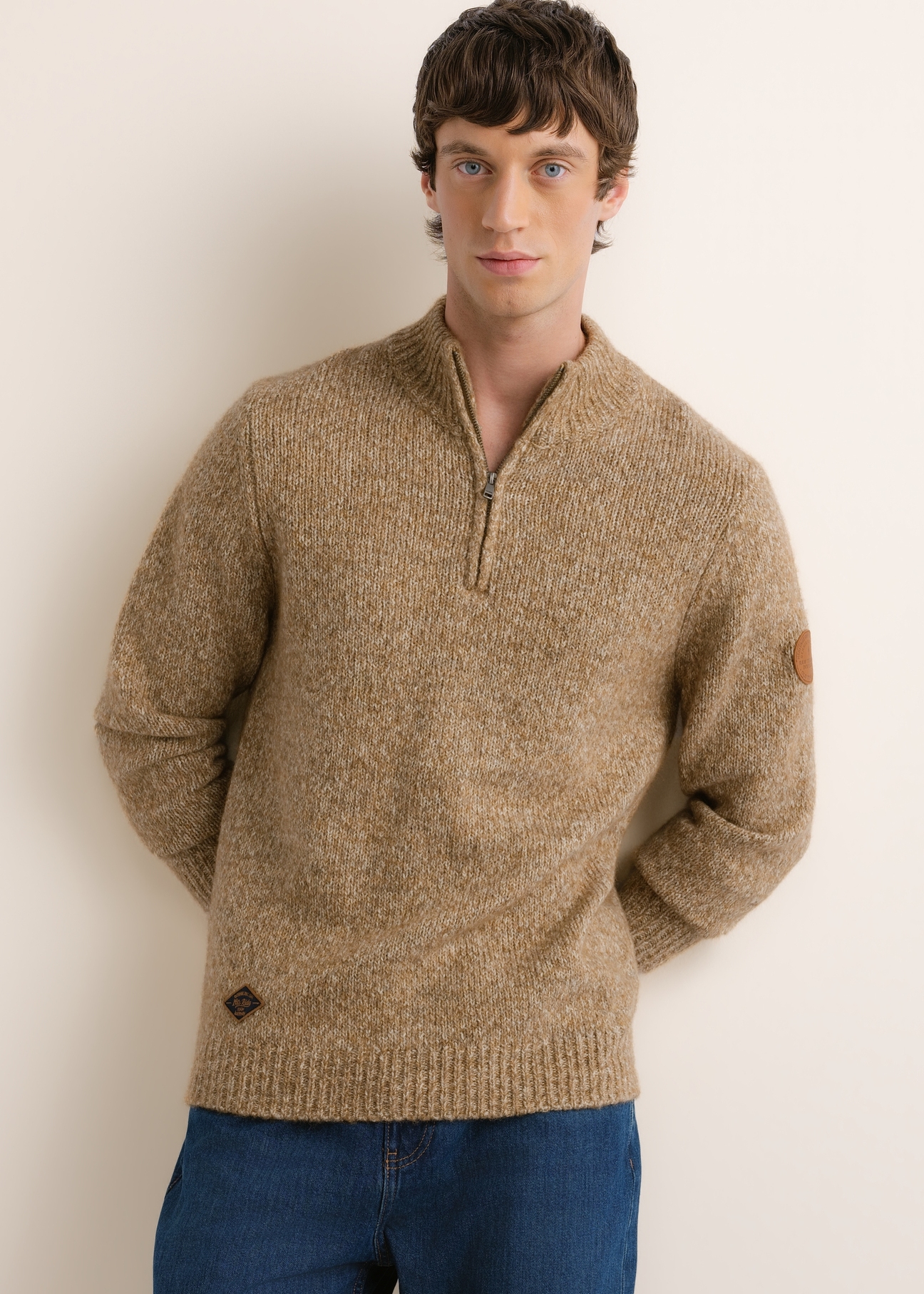 Men's camel sweater with wool SWEMT-0218-1D(Z26), front view of the product on the model. Half of the silhouette visible.