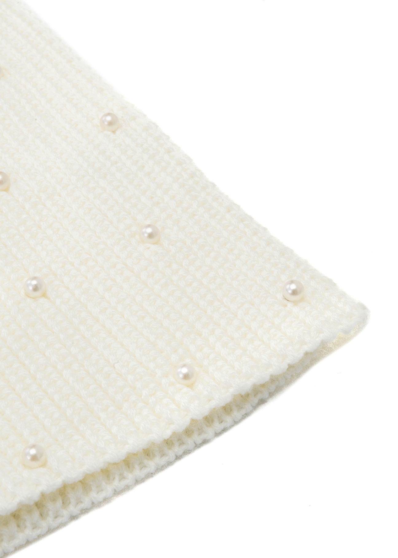 White women's scarf with wool SZADT-0211-11(Z25), close-up of the product detail on a white background.