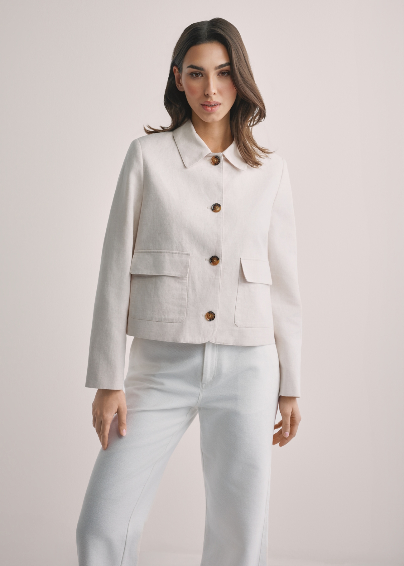 Light beige women's linen jacket KURDT-0652-1A(W26), front view of the product on the model. Half of the silhouette visible.