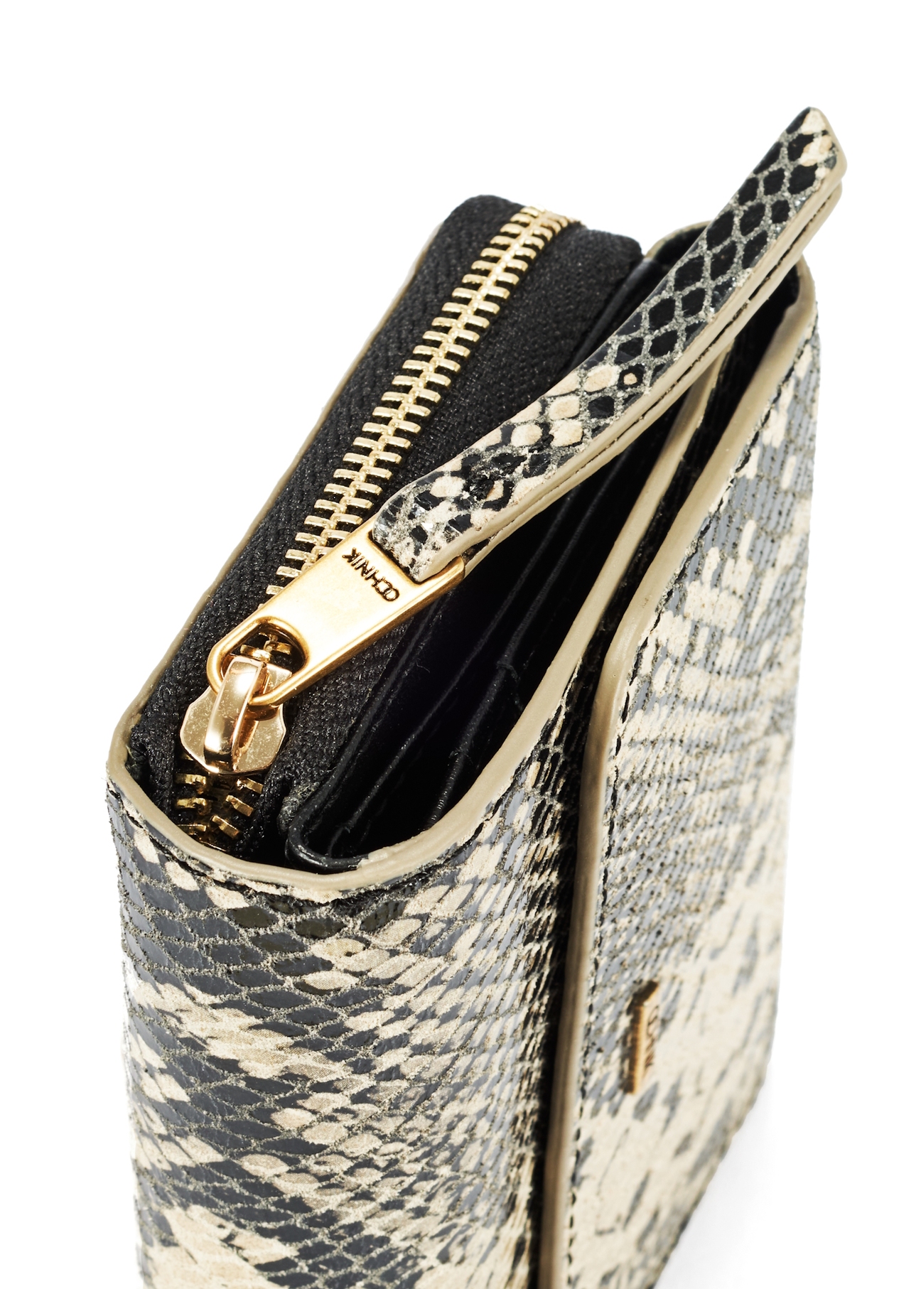 Small leather animal print wallet PORES-0949-81(W25) - close-up of detail on white background.