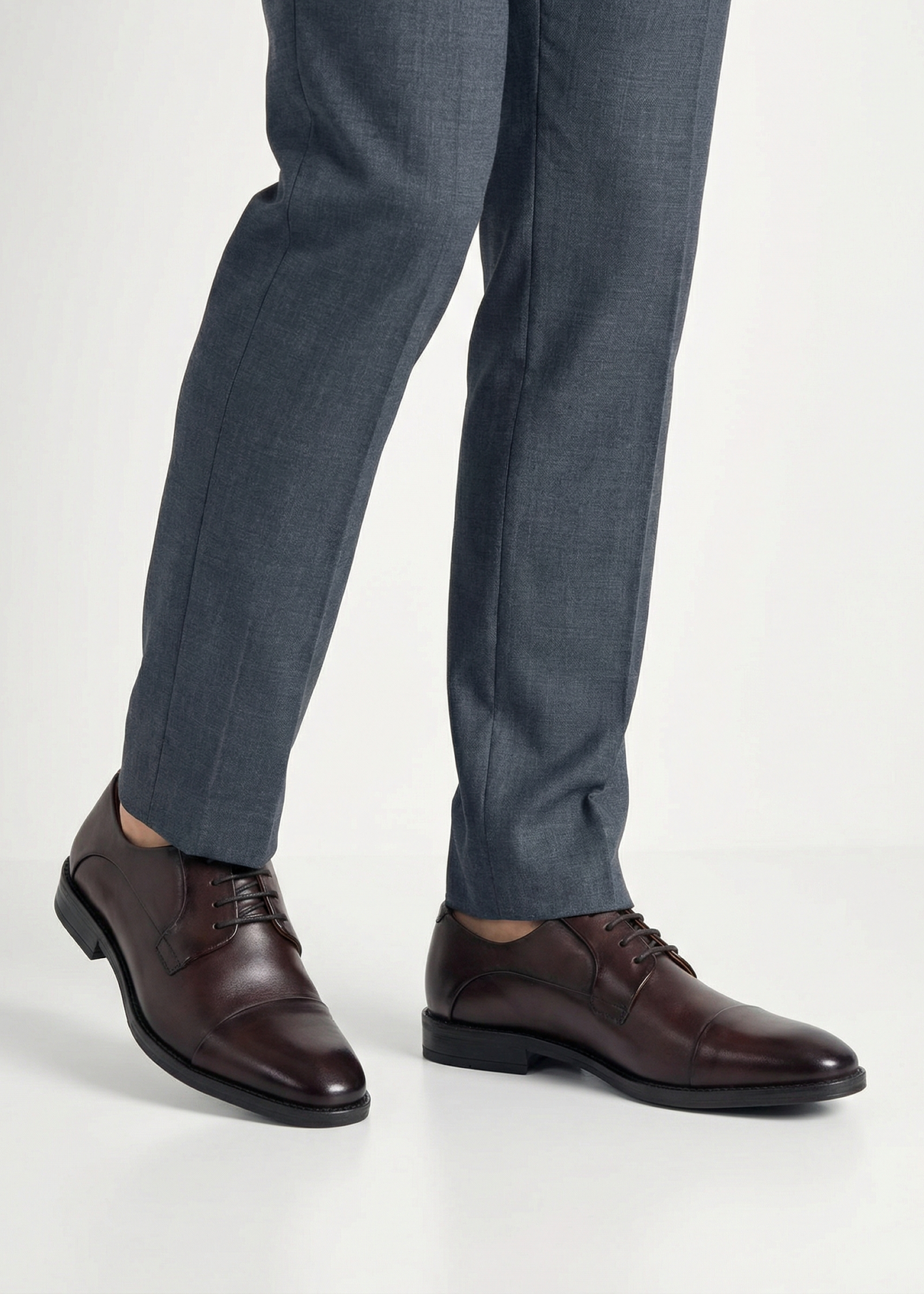 Men's brown leather shoes BUTYM-0483-1I(W26), product view on model's feet, on light background.