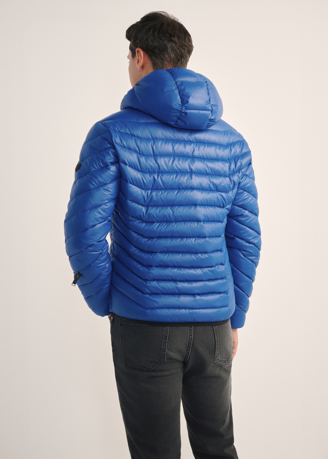 Men's blue jacket KURMT-0380-61(Z25), product view from the back on the model. Half of the silhouette visible.