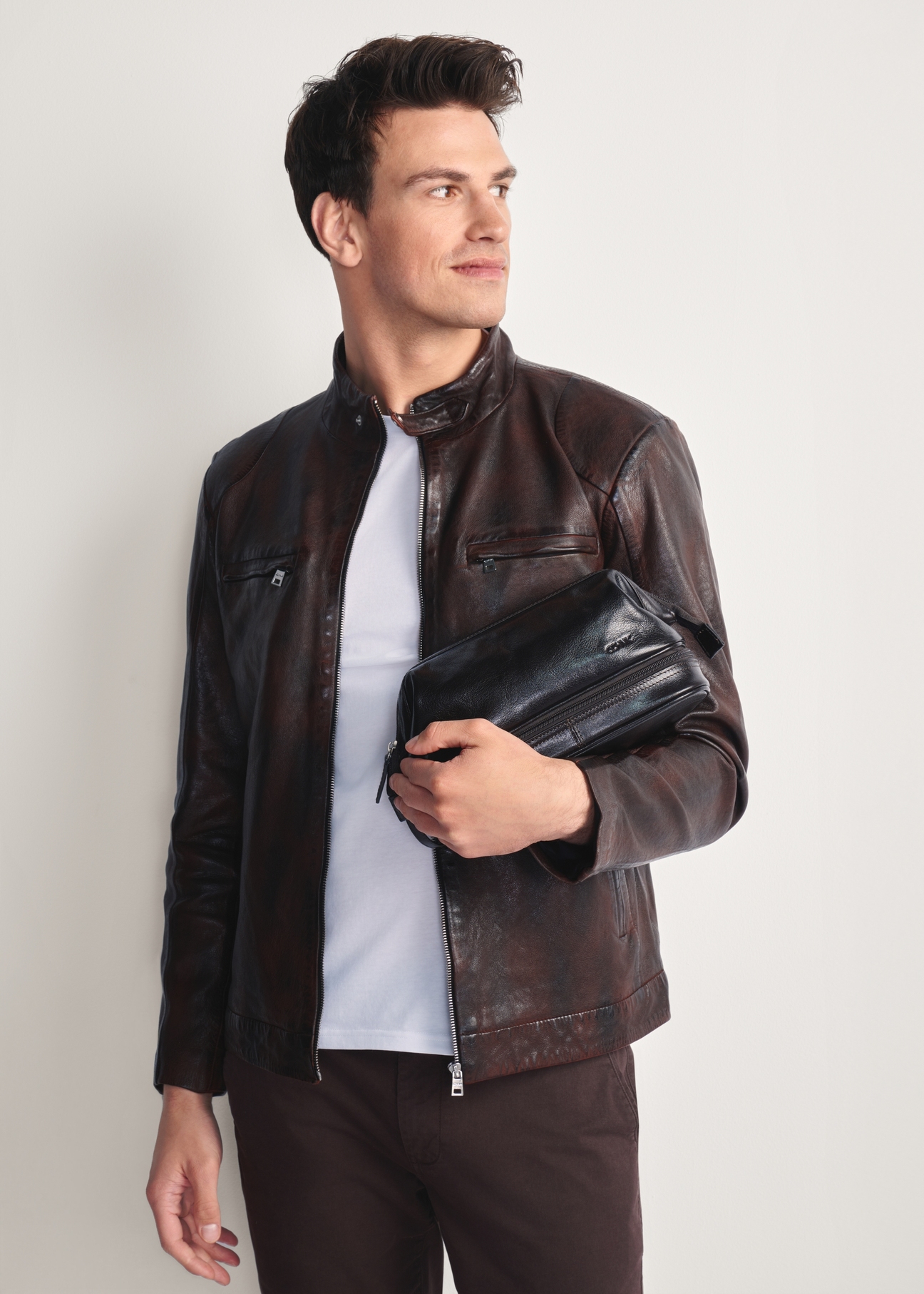 Men's glossy cosmetic bag TORMS-0479-99(Z25), front view of the product on the model, half of the silhouette visible.