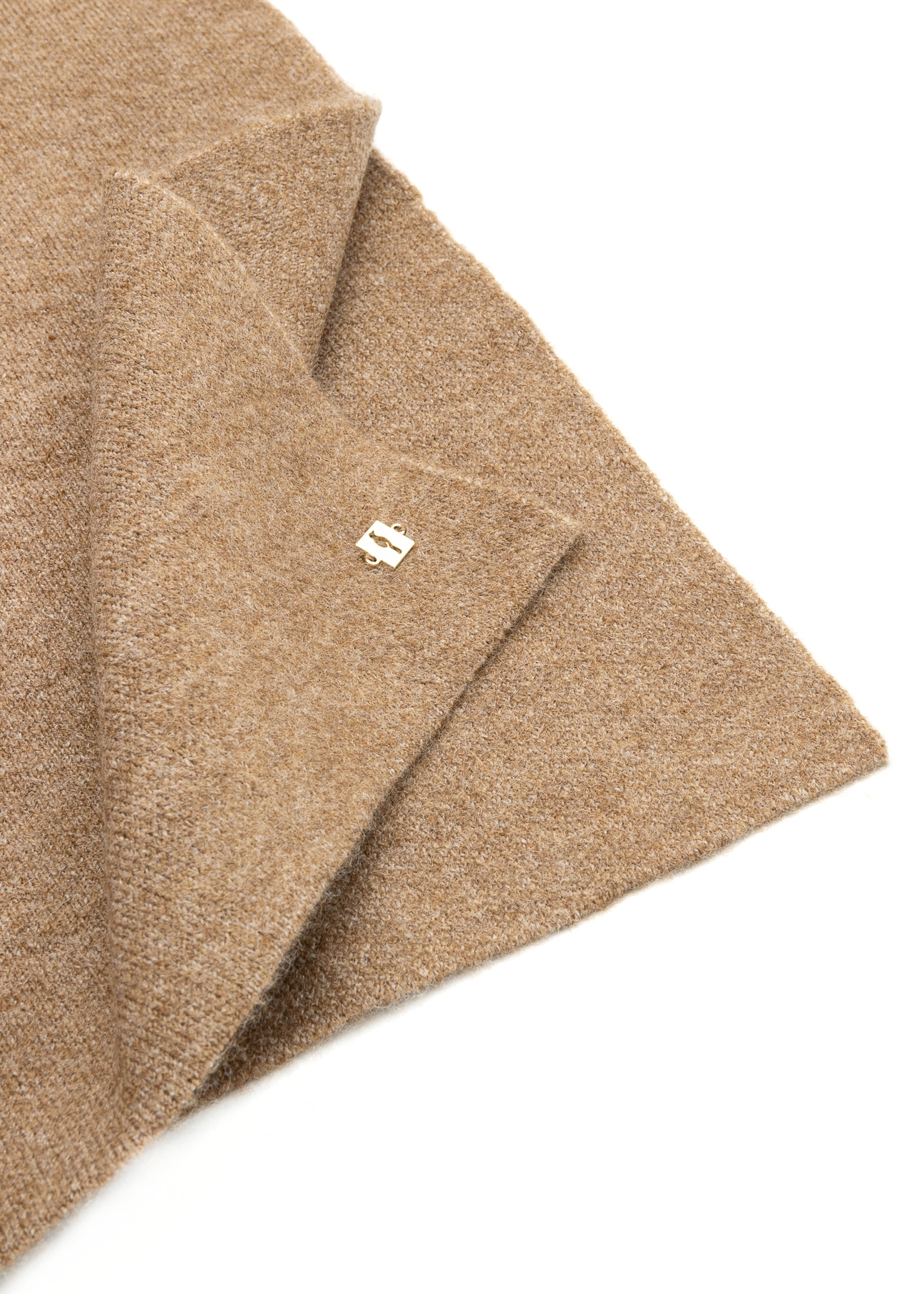 Brown women's scarf SZADT-0205-89(Z25), close-up of the product detail, view on a white background.