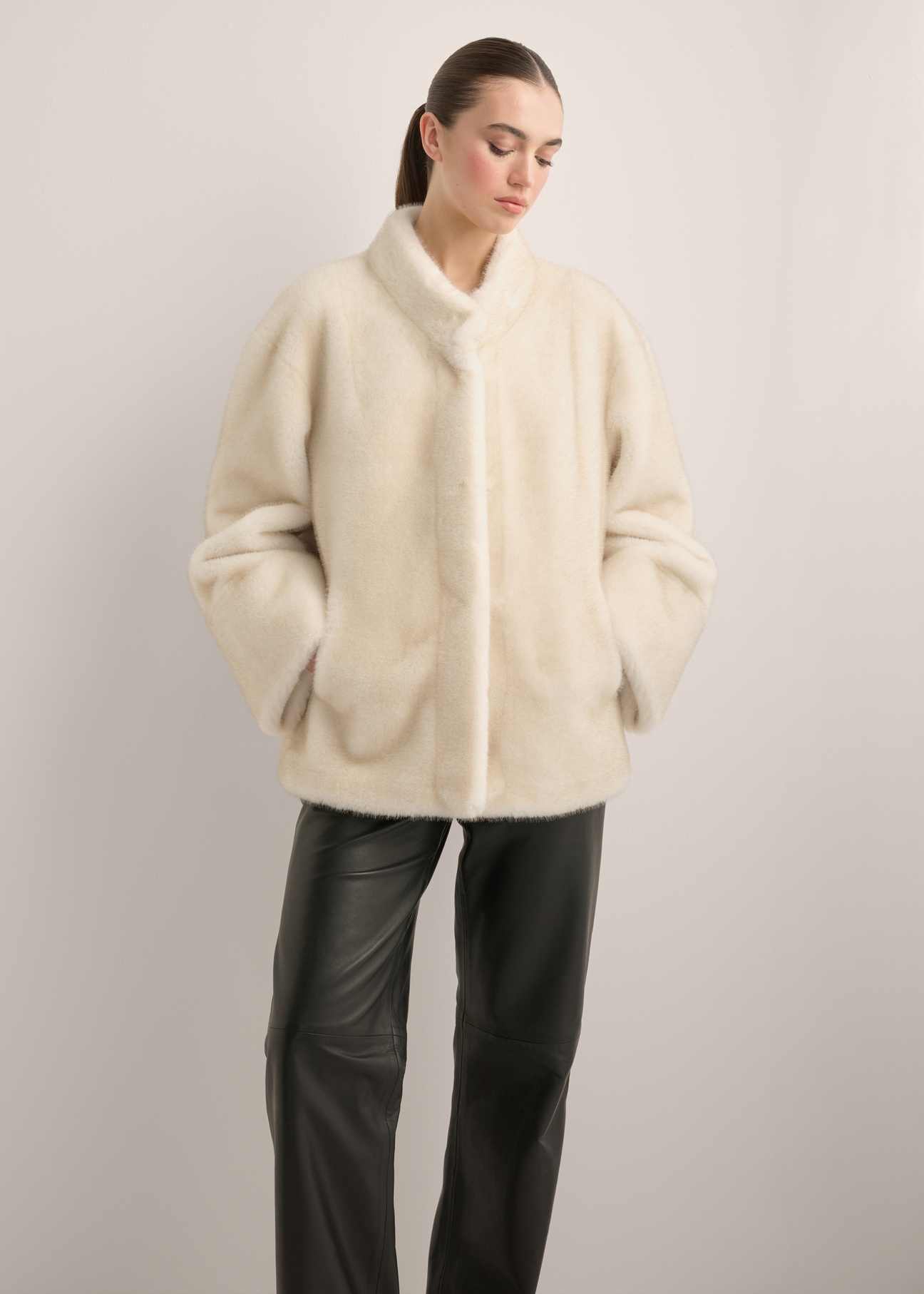 Cream short women's fur coat FUTDP-0084-0B(Z26) - front view of the product, on a model, against a light background. The entire silhouette is visible.