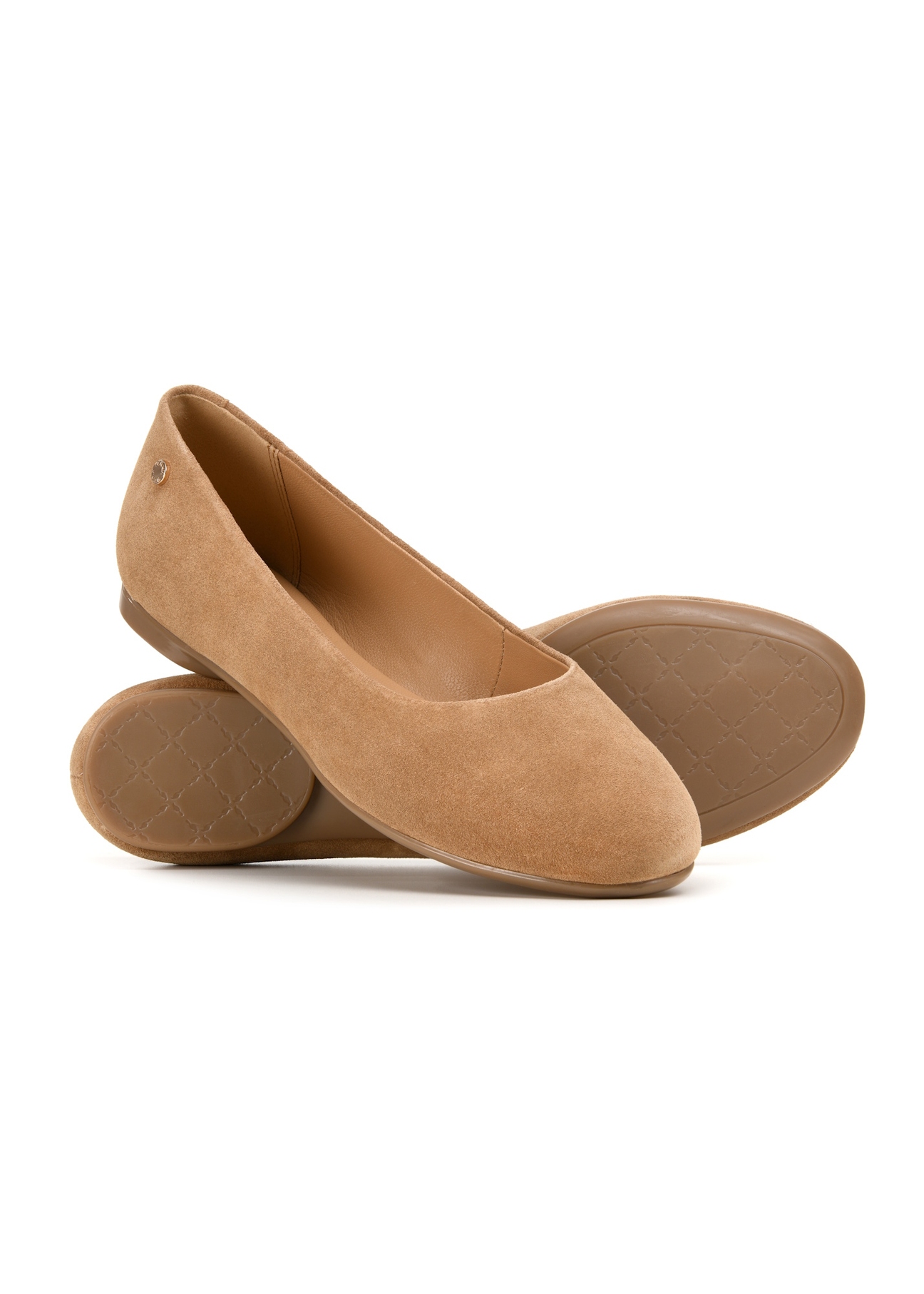 Women's suede ballet flats in beige color BUTYD-1247-1B(W26), diagonal product view on a white background.