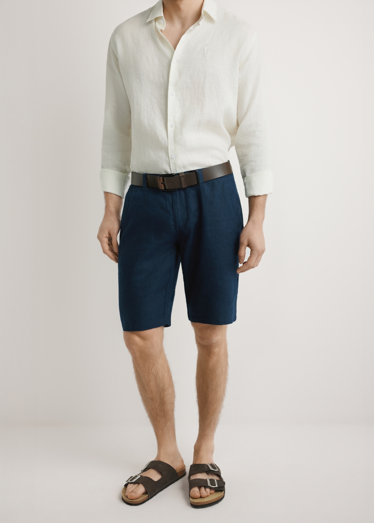 Men's navy linen shorts SZOMT-0034-7E(W26), front product view on model. Half silhouette visible.