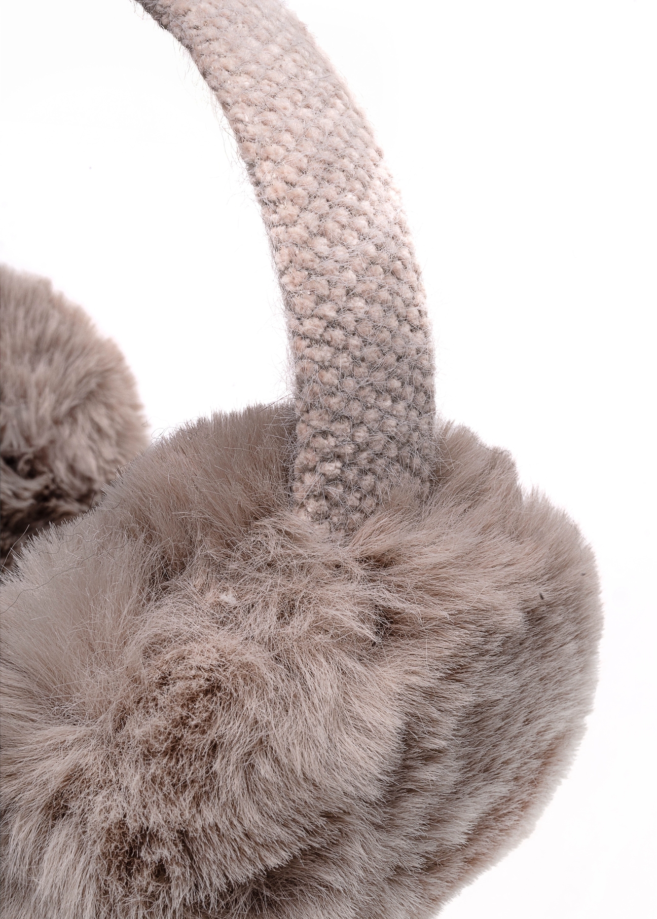 Beige women's earmuffs NAUDP-0003-82(Z25), close-up of product detail, view on white background.