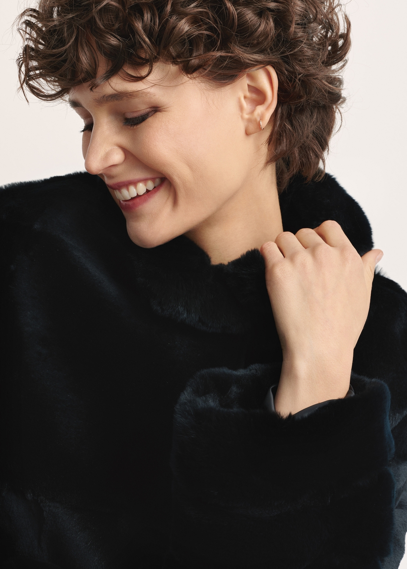 Black women's fur coat with a stand-up collar, natural FUTDF-0077-0984(Z24), close-up of the product detail on the model.