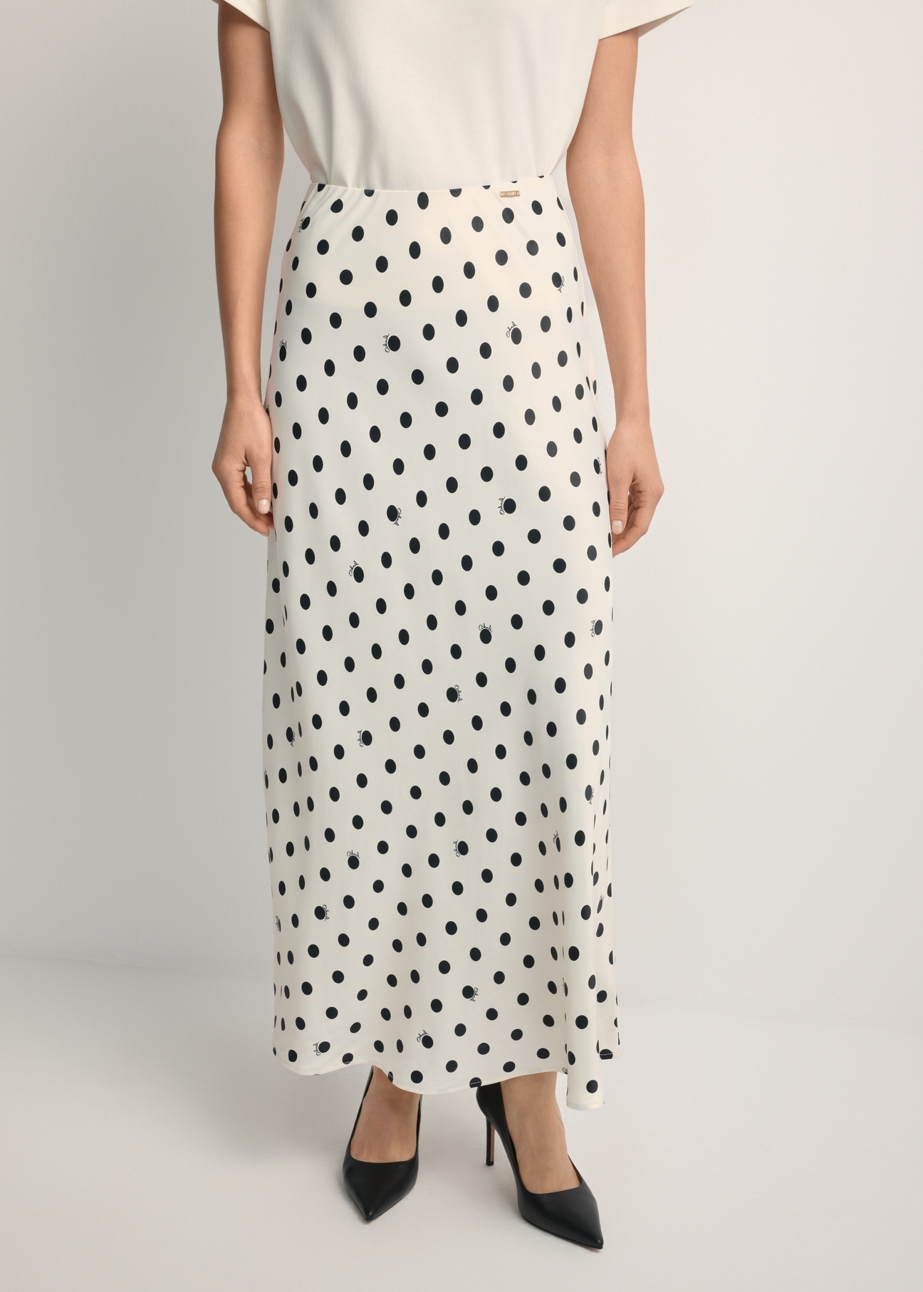 Women's white polka dot skirt SPCDT-0122-0P(W26), front view of the product on the model. Half of the silhouette visible.