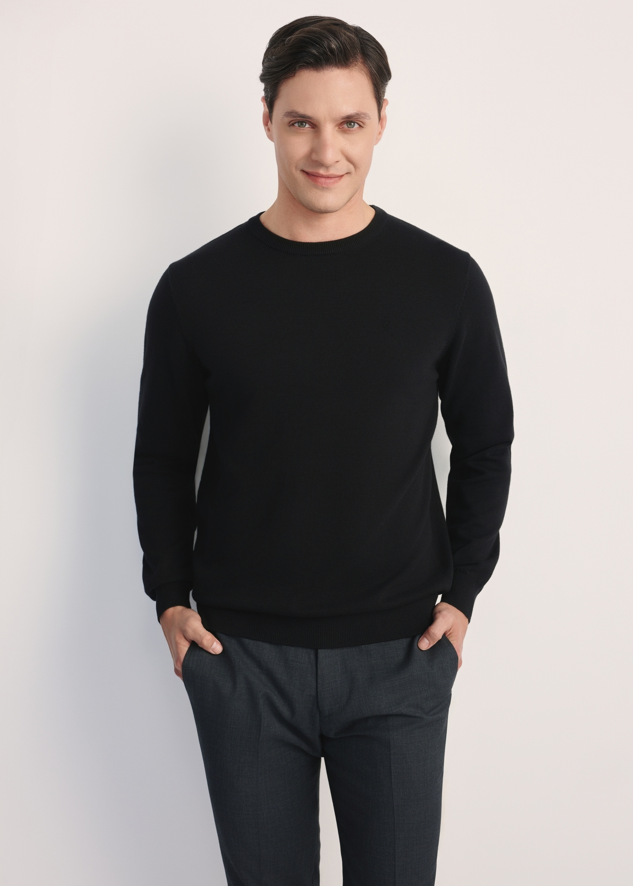 Black men's basic sweater SWEMT-0114A-99(Z24), product view from the front on the model, half of the silhouette visible.
