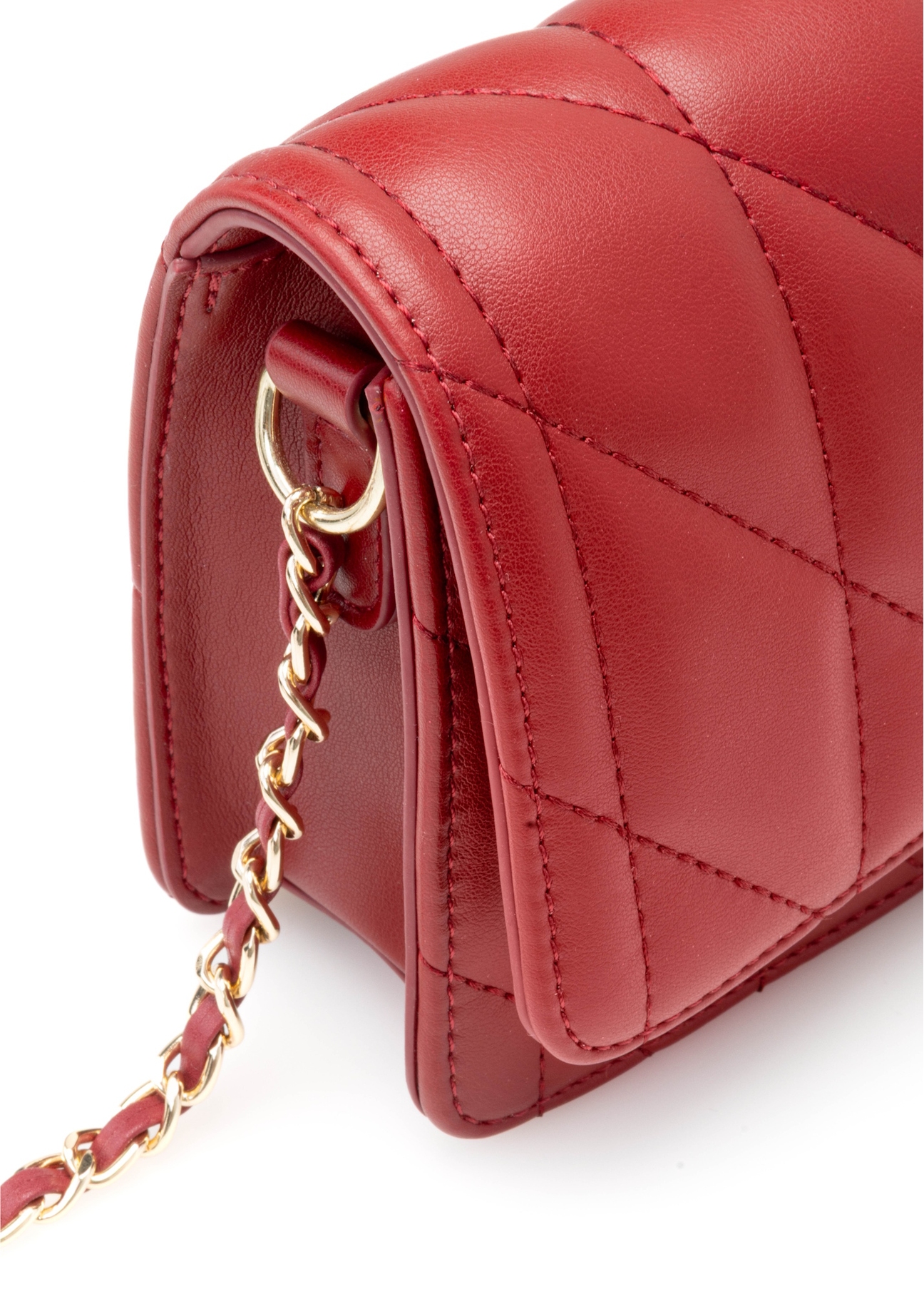 Small quilted women's handbag in red TOREC-1150-4B(W26), close-up of the product detail on a white background.
