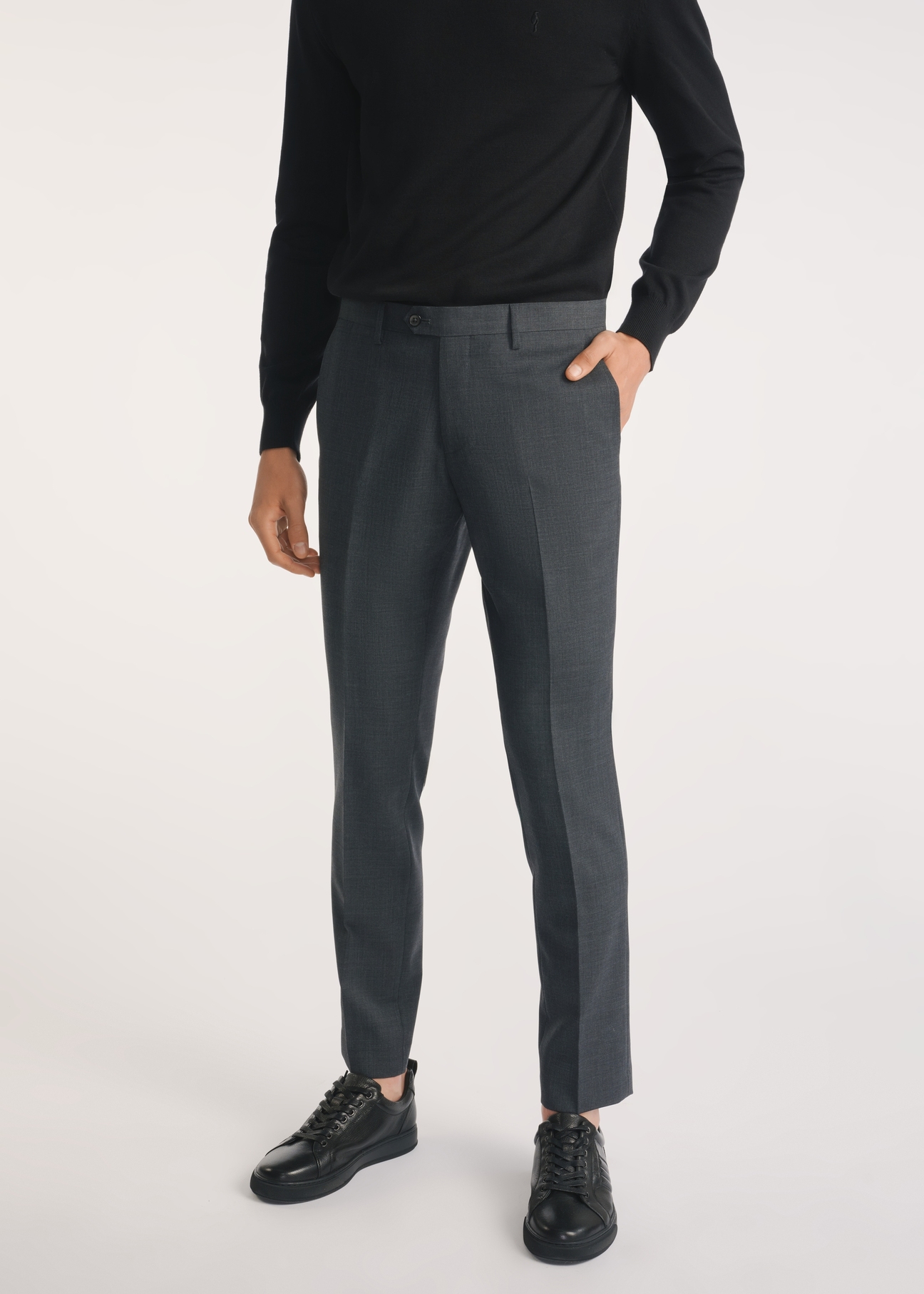 Men's trousers in graphite colour SPOMT-0112-95(Z25), product visible from the front on the model, half of the silhouette visible.