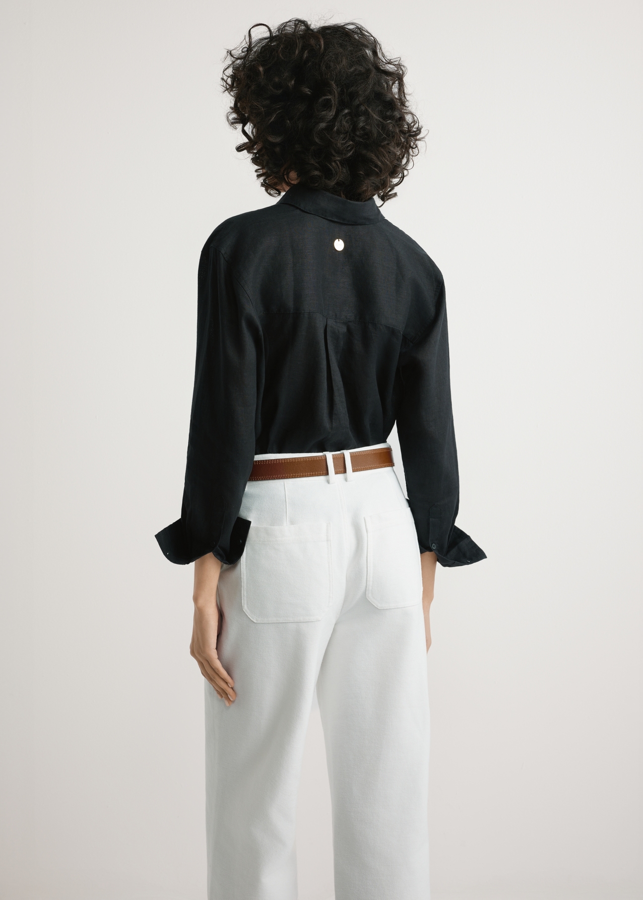 Women's black linen shirt KOSDT-0163A-99(W26) - back view of the product on a model, against a light background. Knee-length silhouette visible.