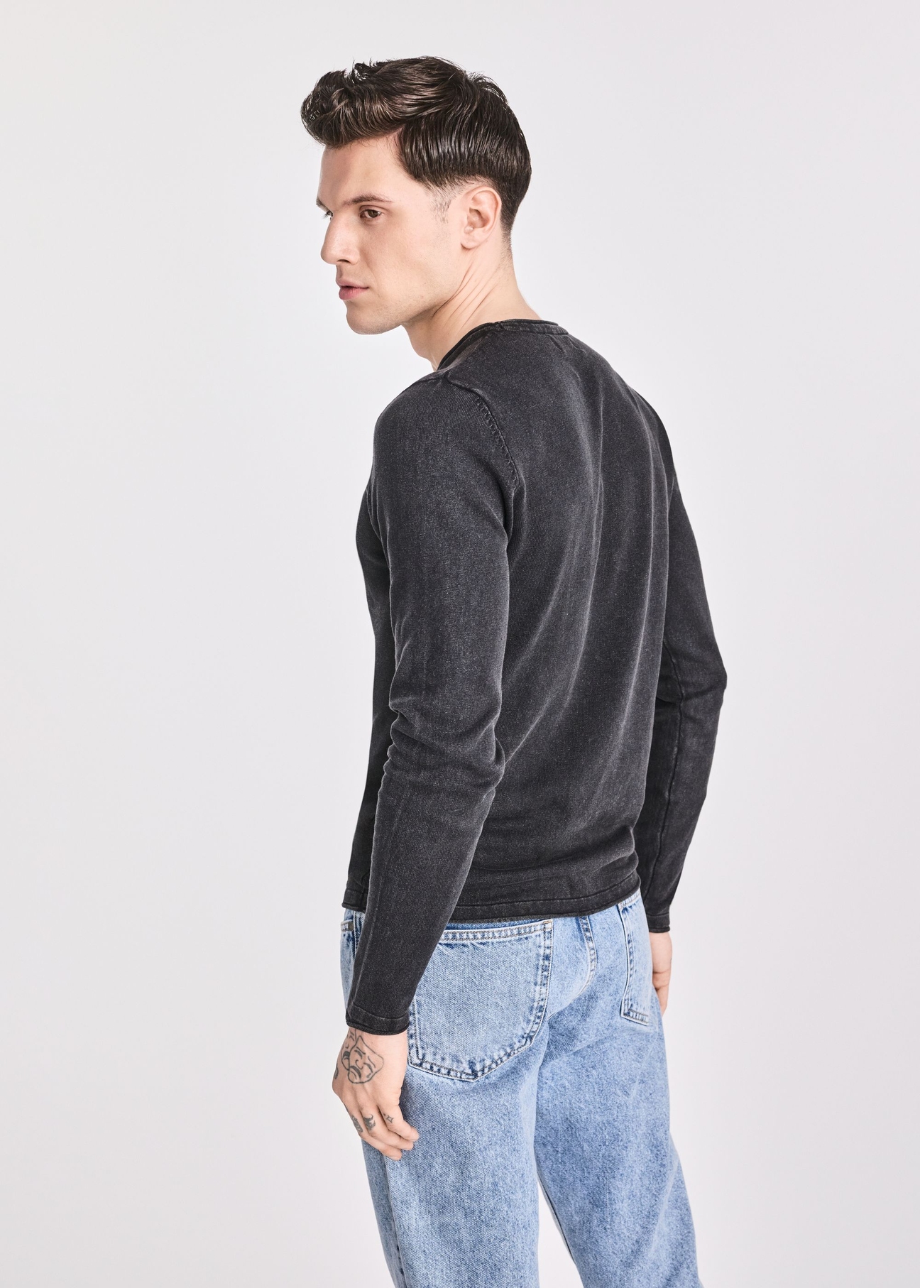 Cotton men's sweater in black SWEMT-0100-99(W25)-03
