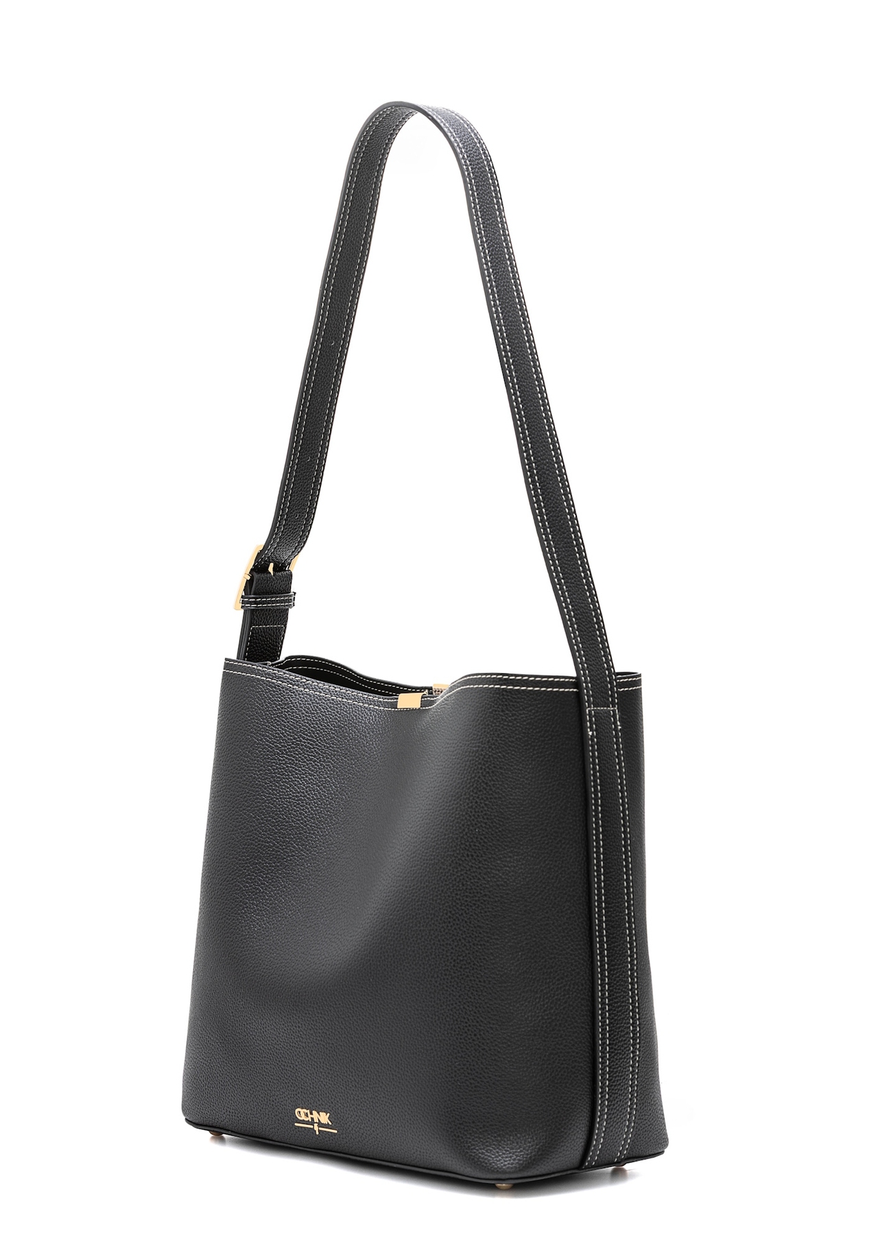 Black women's shoulder bag TOREC-1062-99(Z25), diagonal product view on a white background.