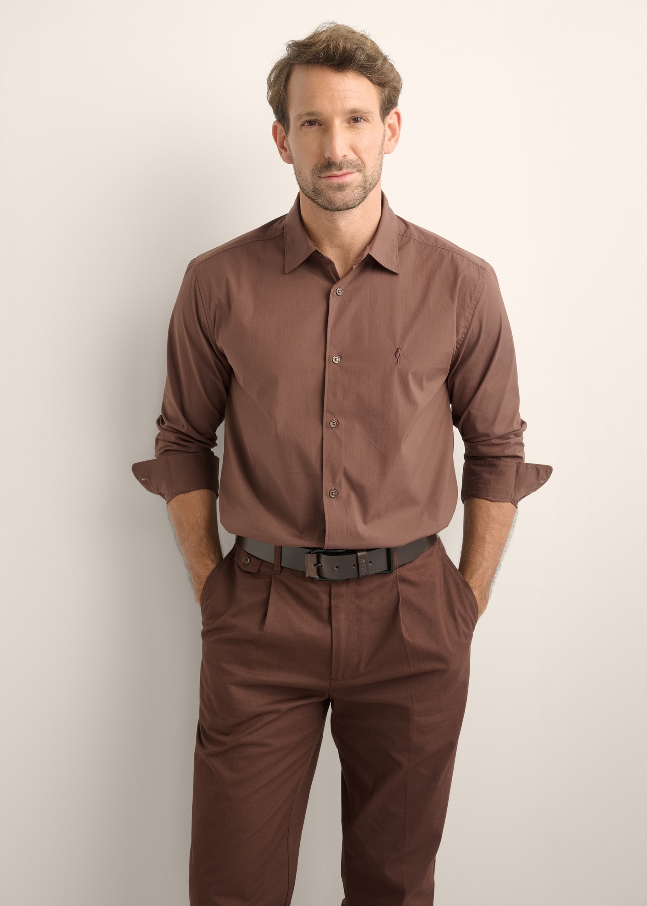 Dark brown men's shirt KOSMT-0364-1H(Z26), front view of the product on the model. Half of the silhouette visible.