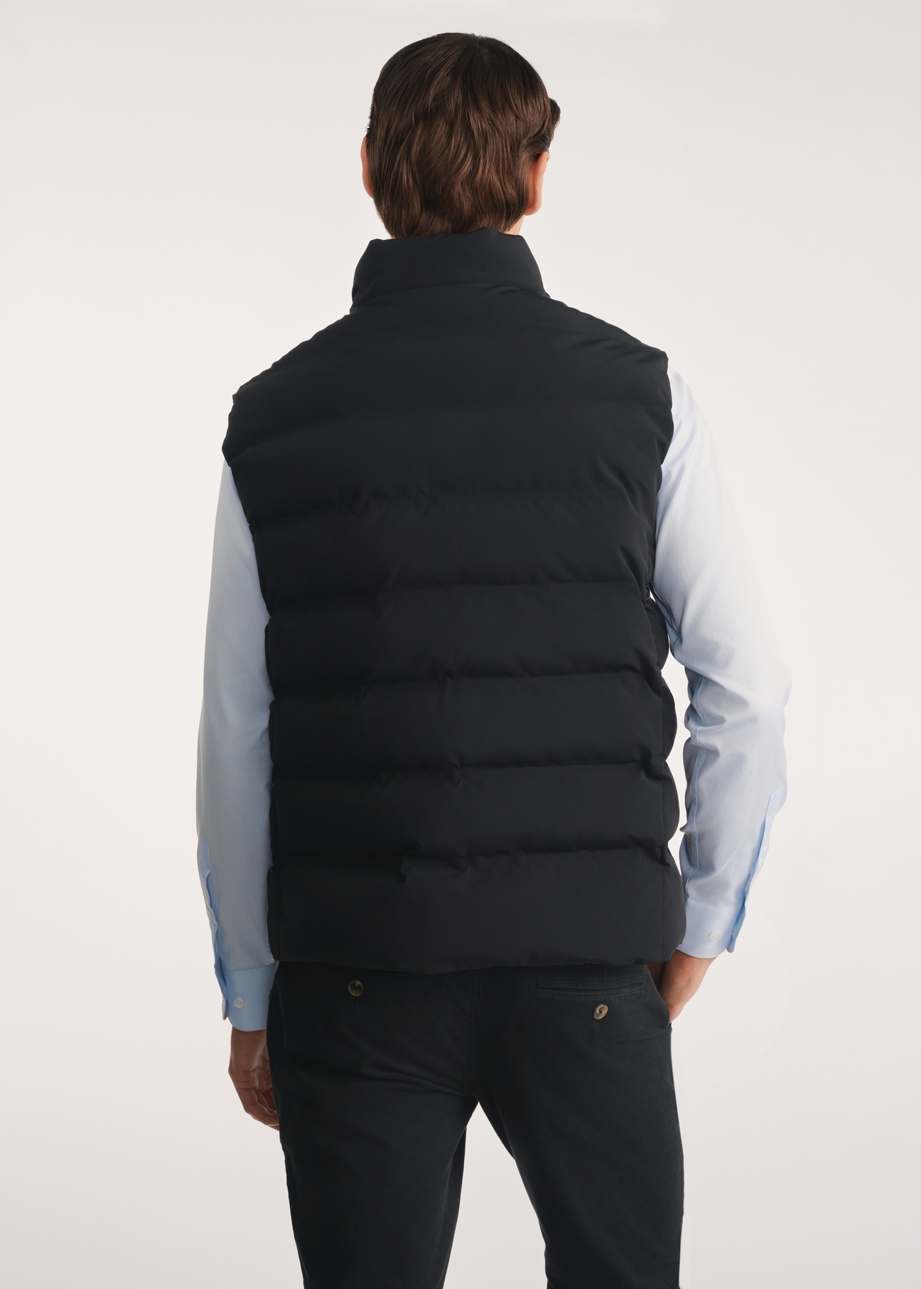Black men's vest KAMMT-0008-99(Z25), product view from the back on the model, half of the silhouette visible.