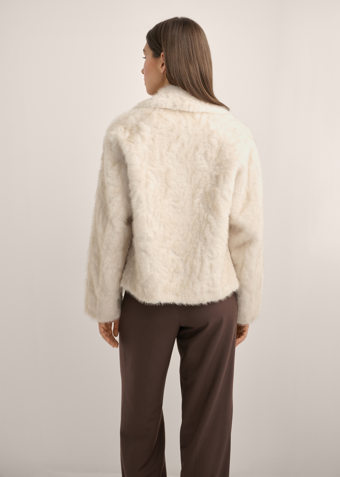 Beige short women's fur coat FUTDP-0058-1A(Z26), product view from the back on the model. Half of the silhouette visible.