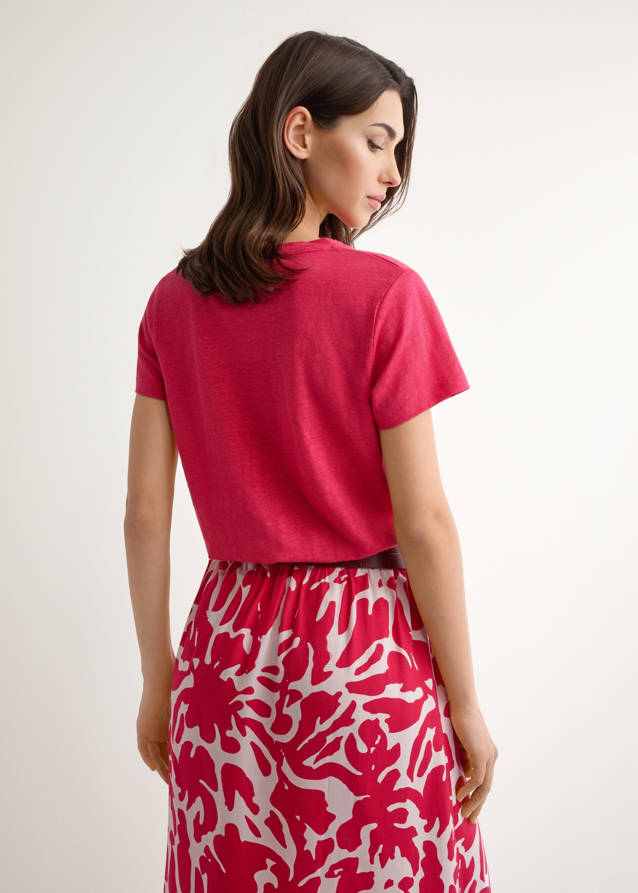 Women's linen T-shirt in fuchsia color TSHDT-0156-5E(W26)