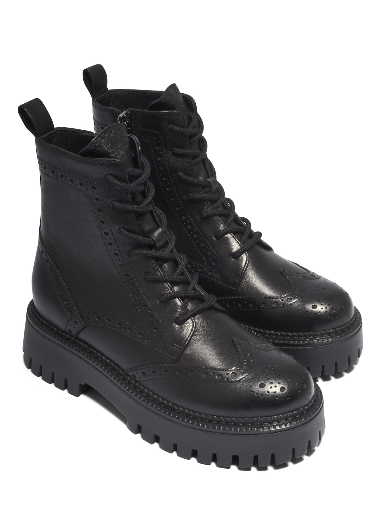 Women's leather ankle boots in black BUTYD-1289-99(Z26), diagonal product view on a white background.