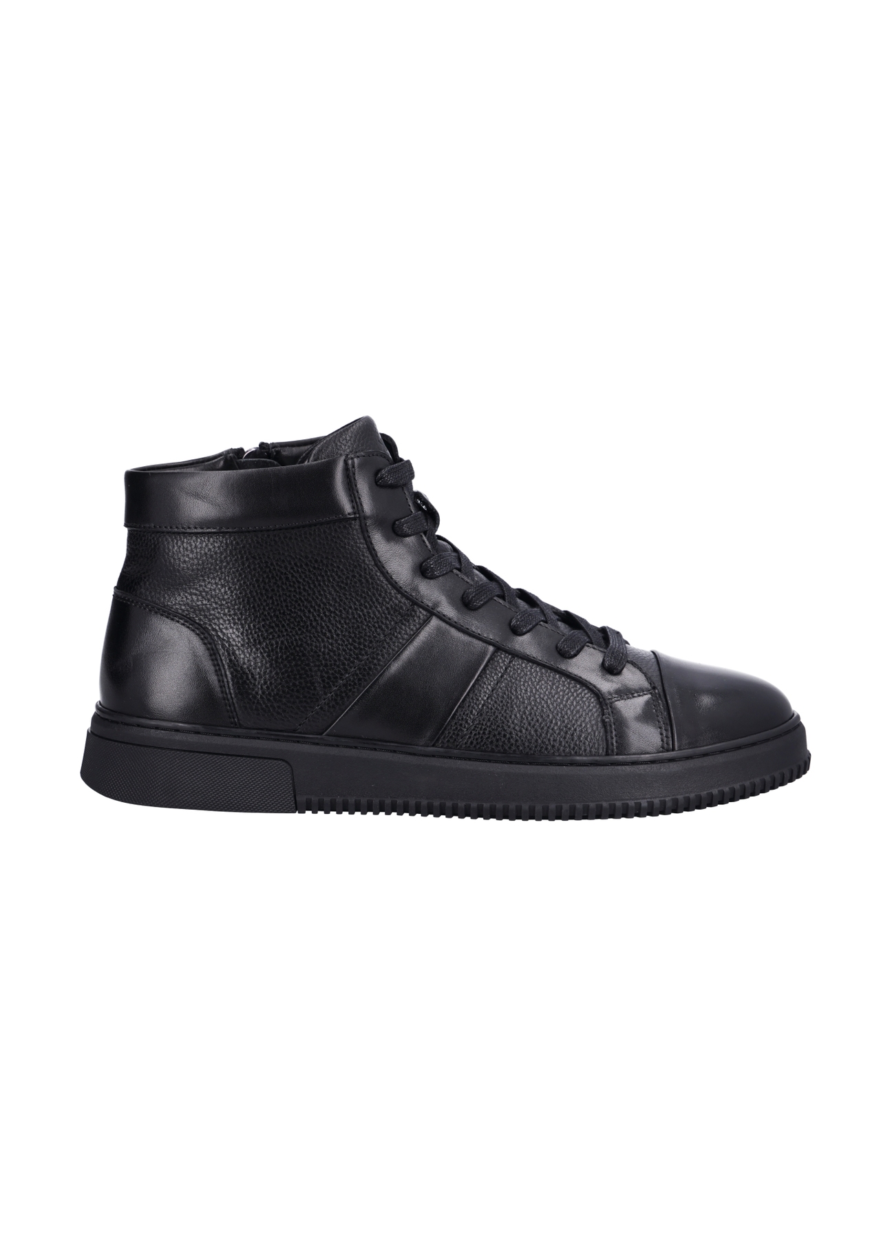 Black leather sports shoes BUTYM-0568-99(Z26), side view of the product on a white background.