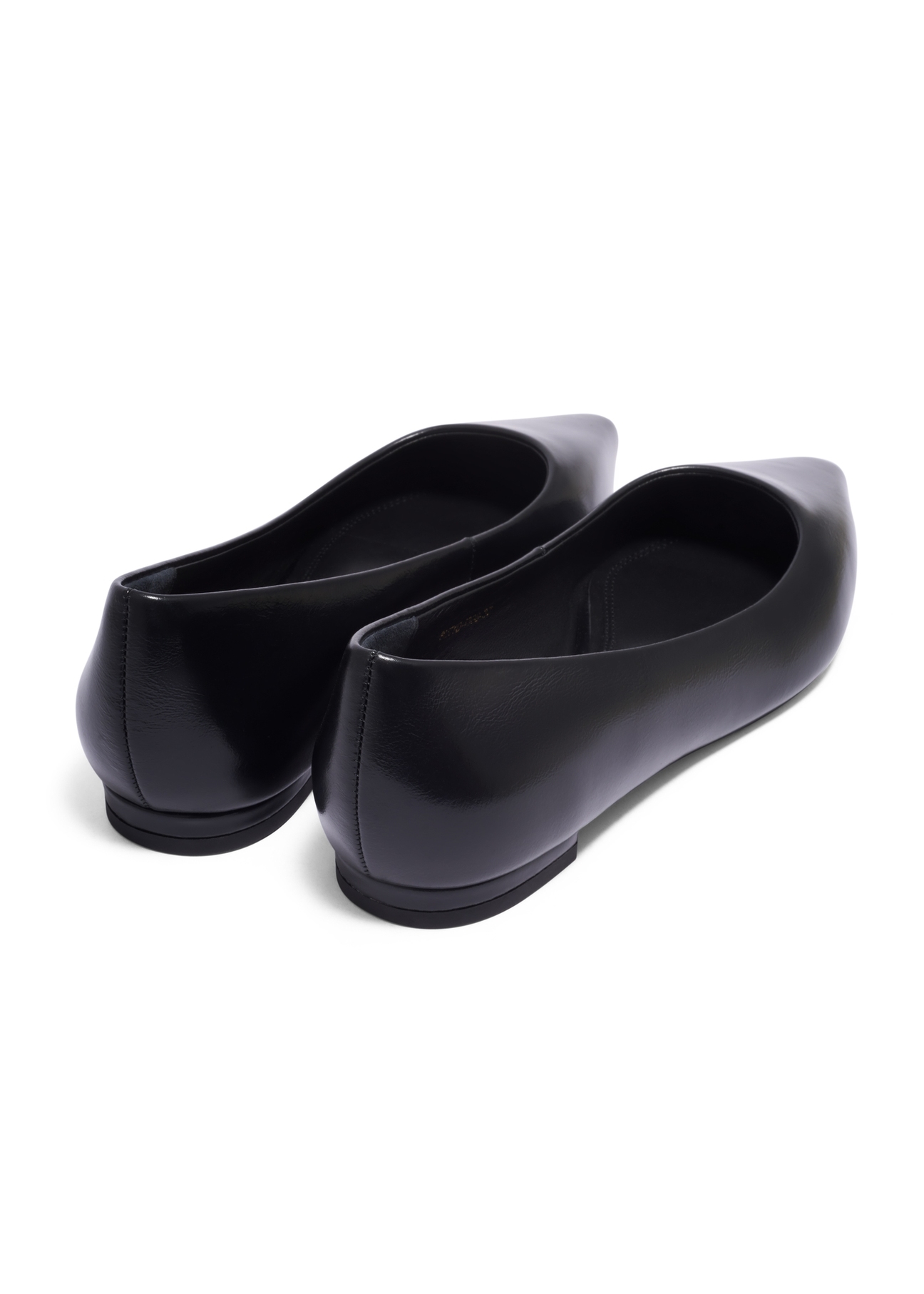 Women's black leather ballet flats BUTYD-1308-99(Z26). Back view diagonally on a white background.
