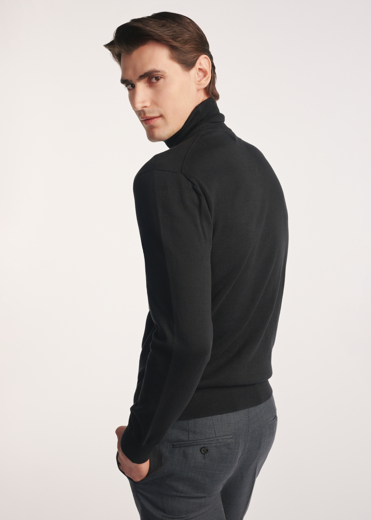 Black men's turtleneck sweater SWEMT-0095B-99(Z25), product visible from the back on the model, half of the silhouette visible.