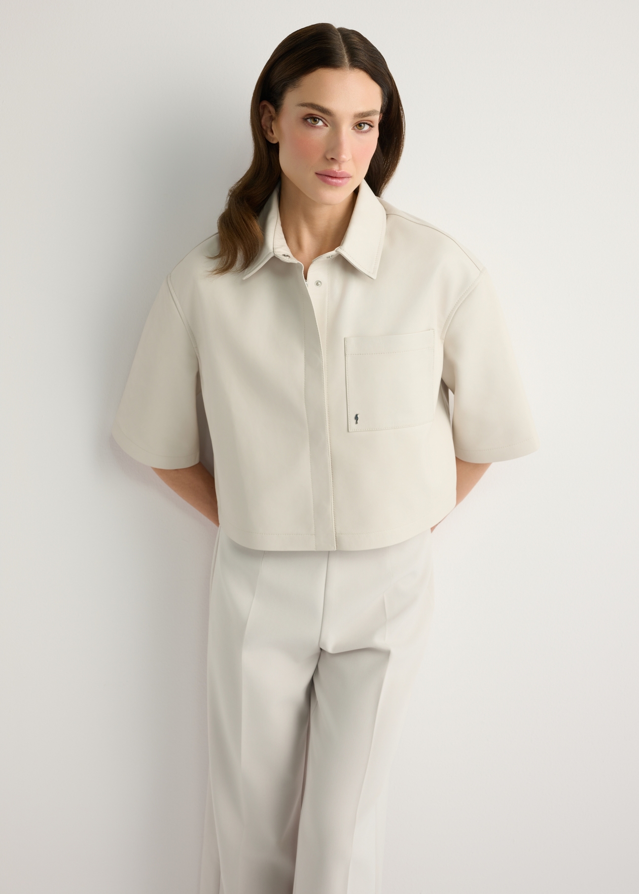 Women's short cream leather shirt KOSDS-0005-0P(W26), front view of the product on the model. Half of the silhouette visible.