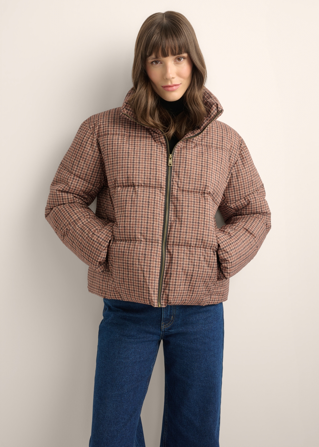 Women's short beige and brown jacket KURDT-0670-1P(Z26), front view of the product on the model. Half of the silhouette visible.