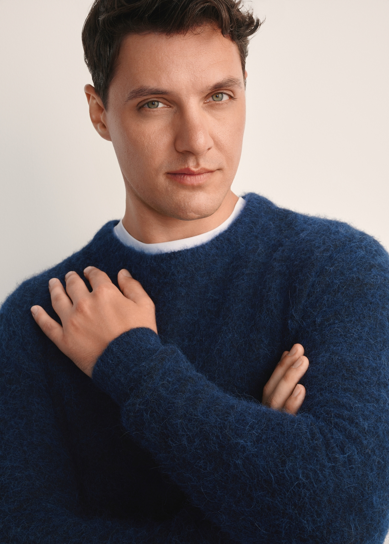 Navy blue men's wool sweater SWEMT-0171-68(Z25), close-up of the product on the model.