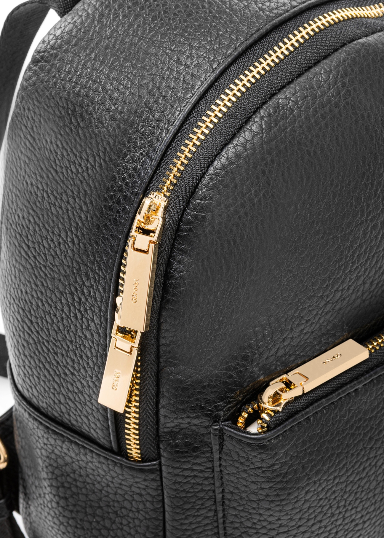 Black women's backpack TOREC-0996A-99(Z25), close-up of product details on white background.