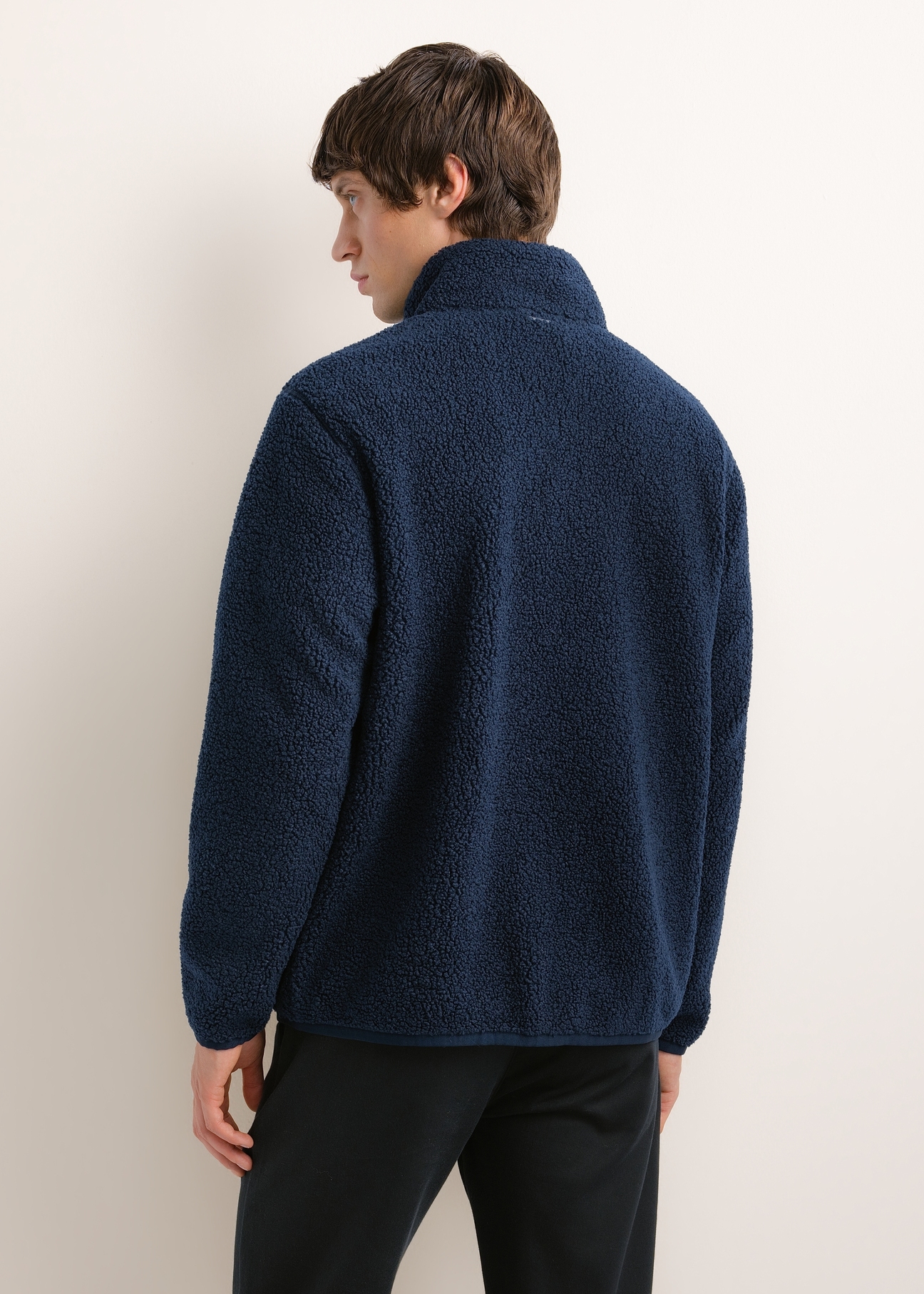 Men's dark navy cotton sweatshirt BLZMT-0088-7E(Z26), back view on a model. Half of the figure is visible.