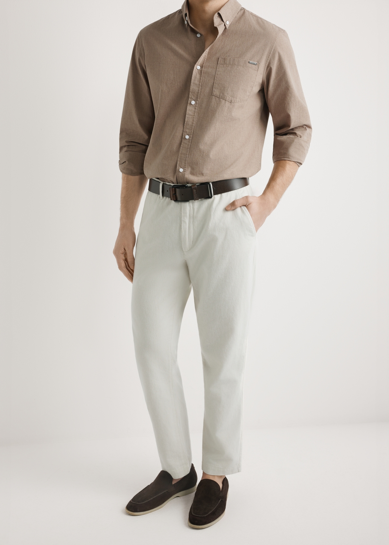 Light beige men's trousers SPOMT-0120-1A(W26), front view of the product on the model. Half of the silhouette visible.