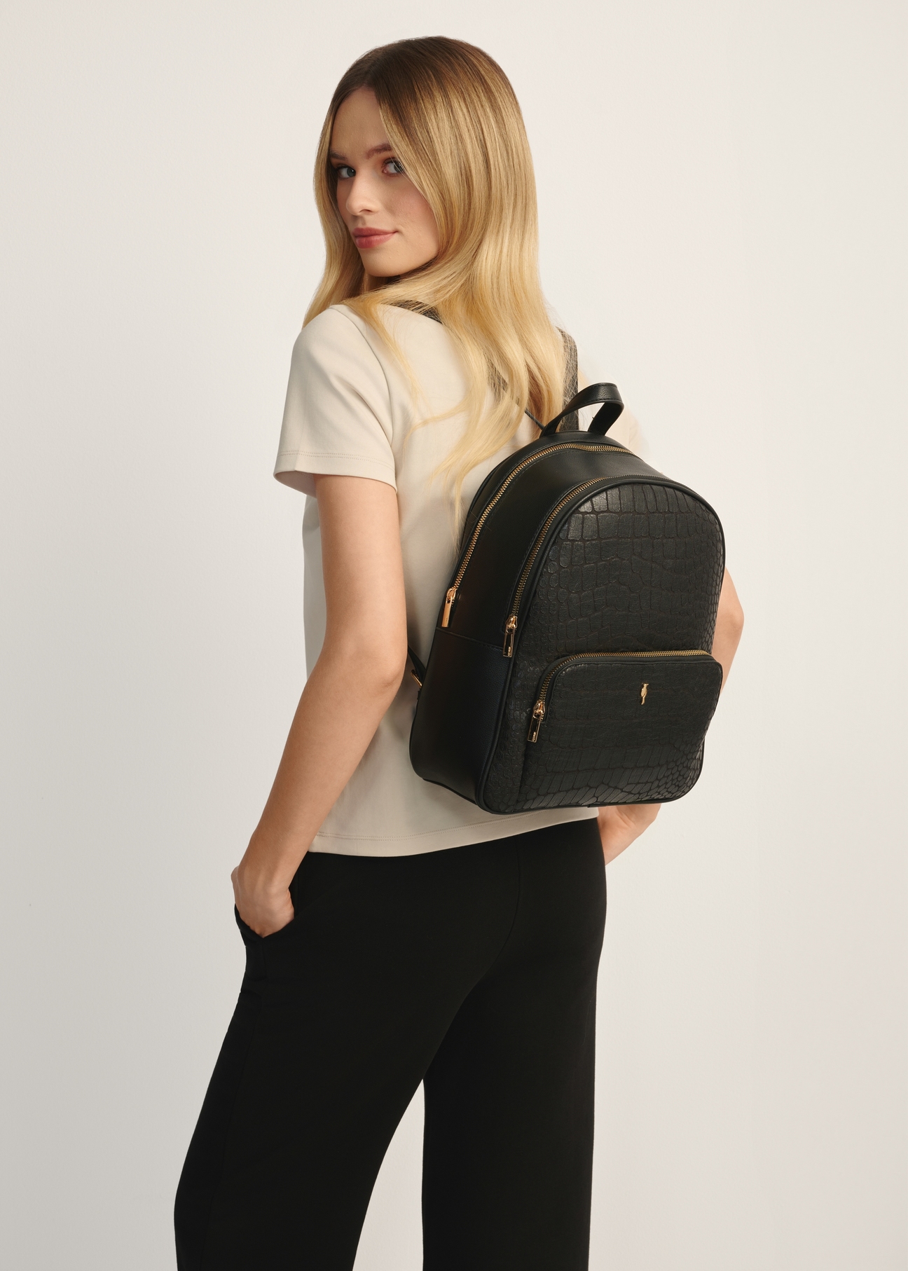 Black women's croco-style backpack TOREC-0725A-97(Z25)