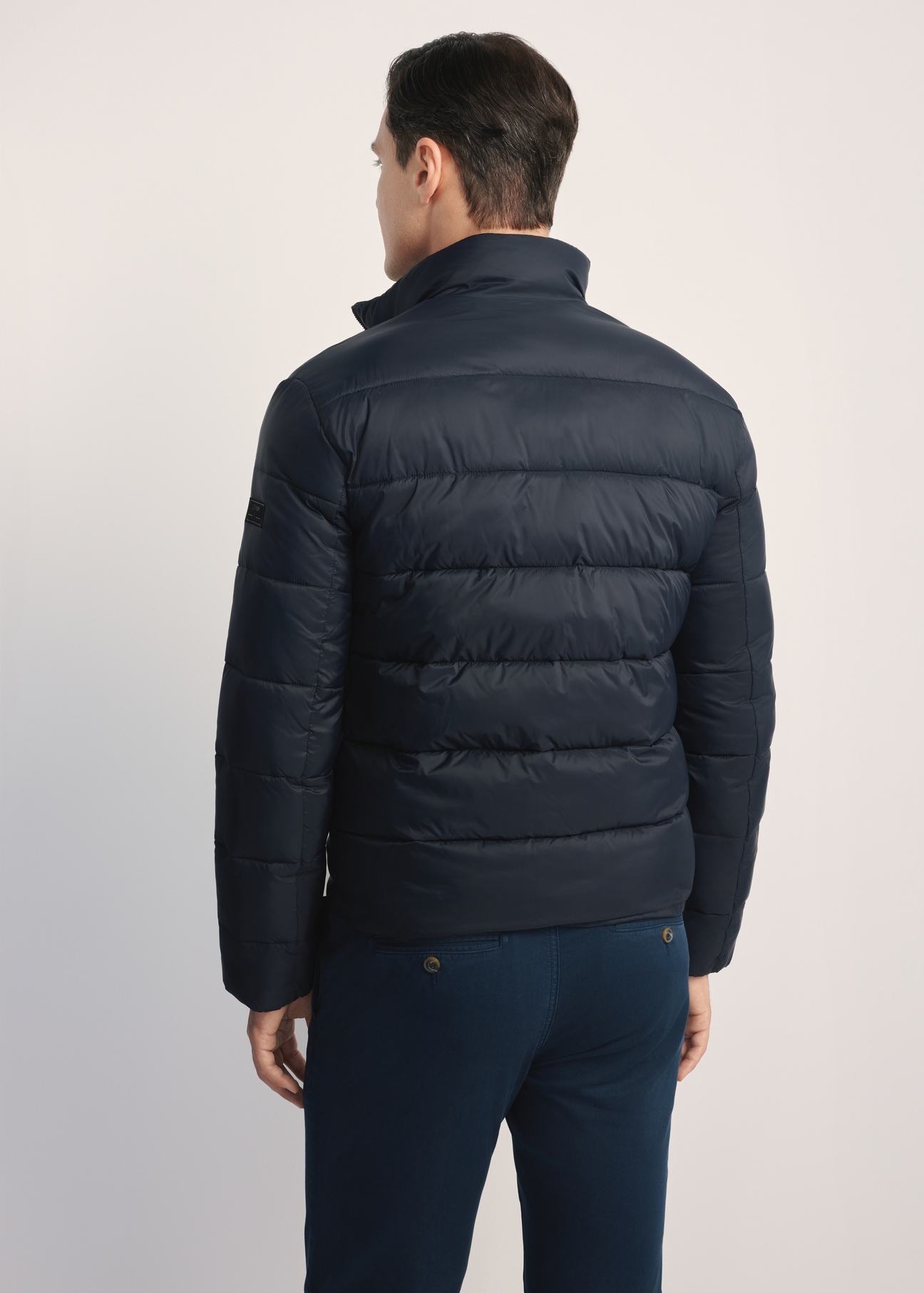 Men's navy blue transitional jacket KURMT-0389-69(Z25), product visible from the back on the model, half of the silhouette visible.