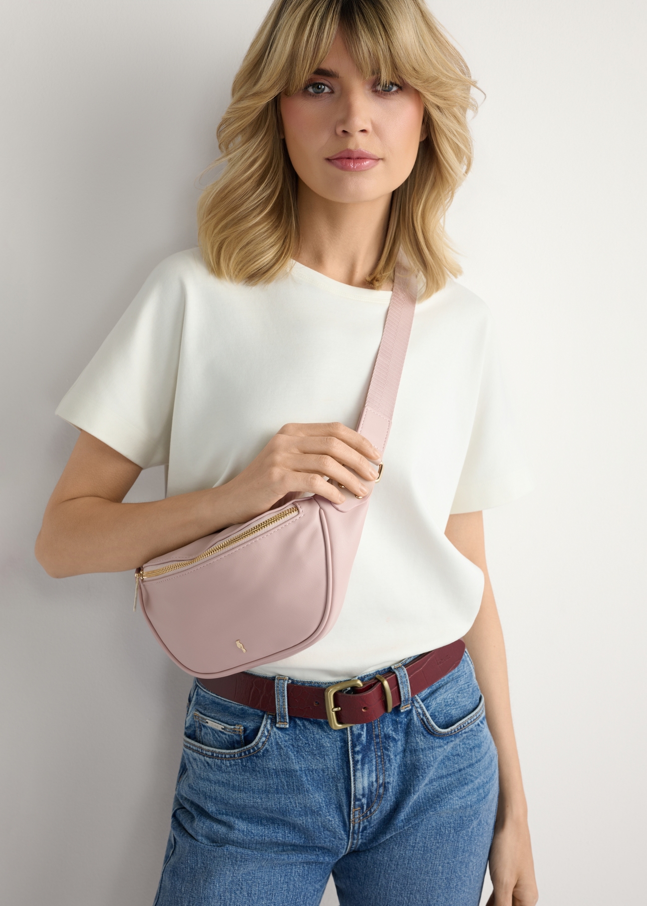 Women's pink waist bag TOREC-1131-5A(W26), front view of the product on the model. Half of the silhouette visible.