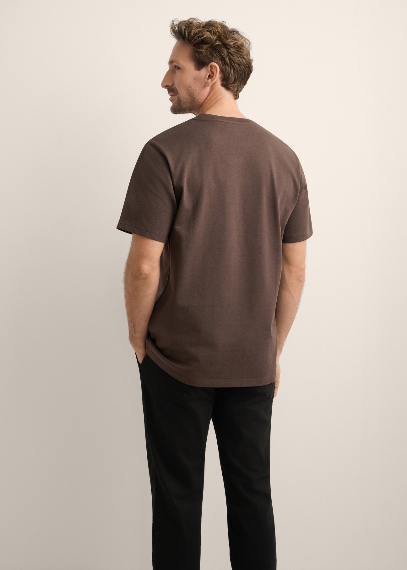 Men's brown cotton T-shirt with print TSHMT-0152-1I(Z26), back view of the product on the model. Half of the silhouette visible.