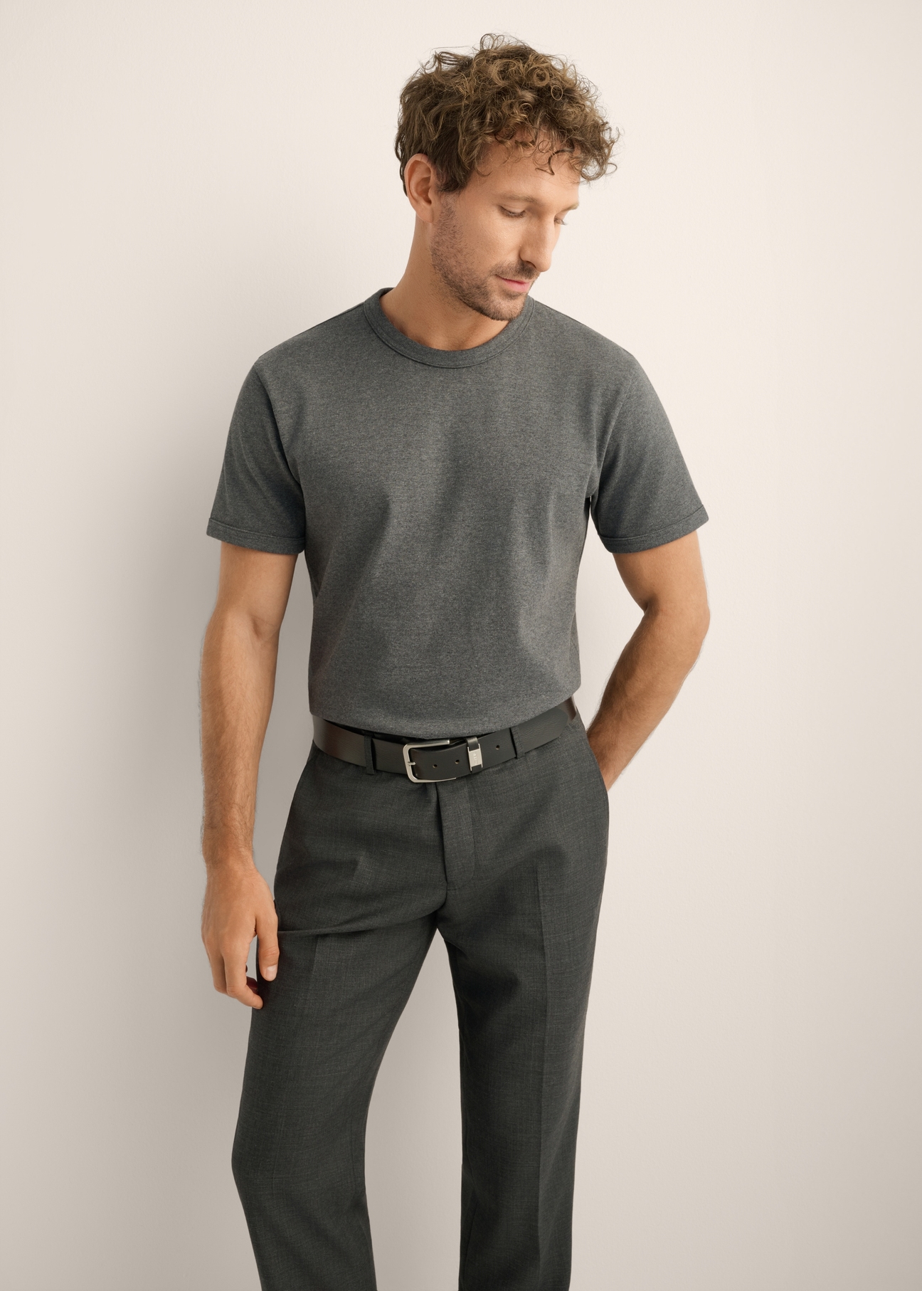 Men's graphite cotton T-shirt TSHMT-0153-9D(Z26). Front view of the product on a model. Half-body view.
