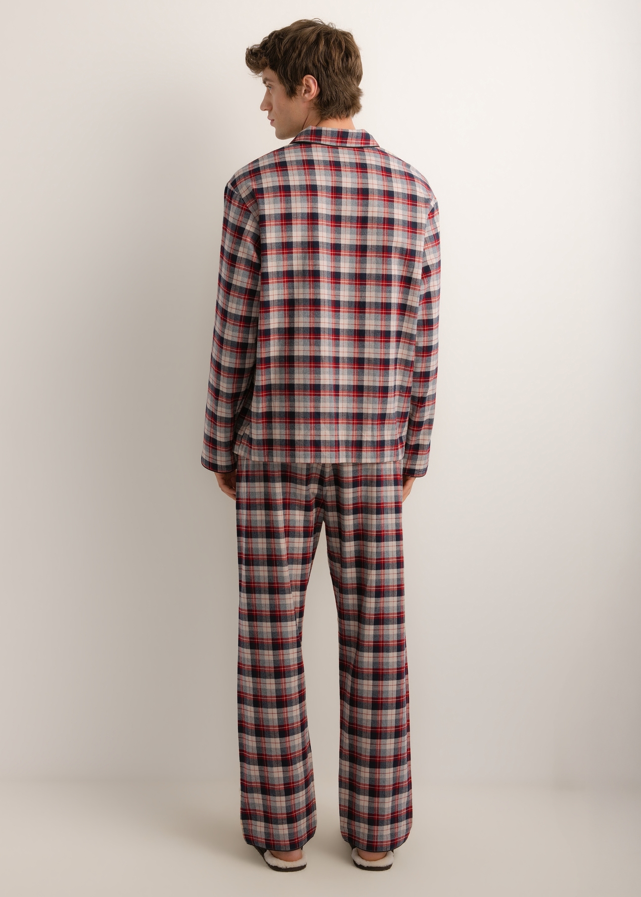 Men's two-piece pyjama set PZMMT-0001-00(Z26), rear view on a model. Full-body view.
