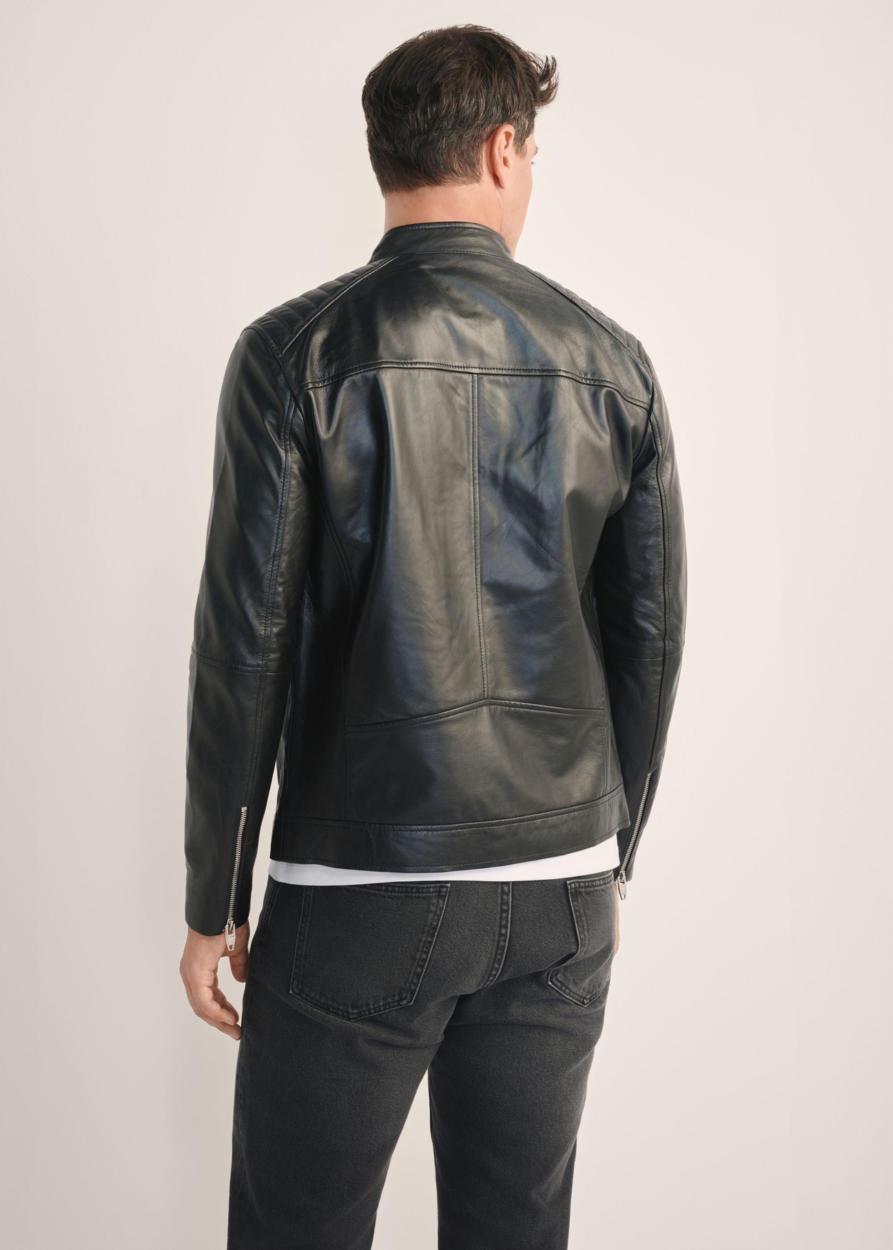 Men's leather jacket with stand-up collar KURMS-0191A-5491(KS), product view from the back on the model, half of the silhouette visible.
