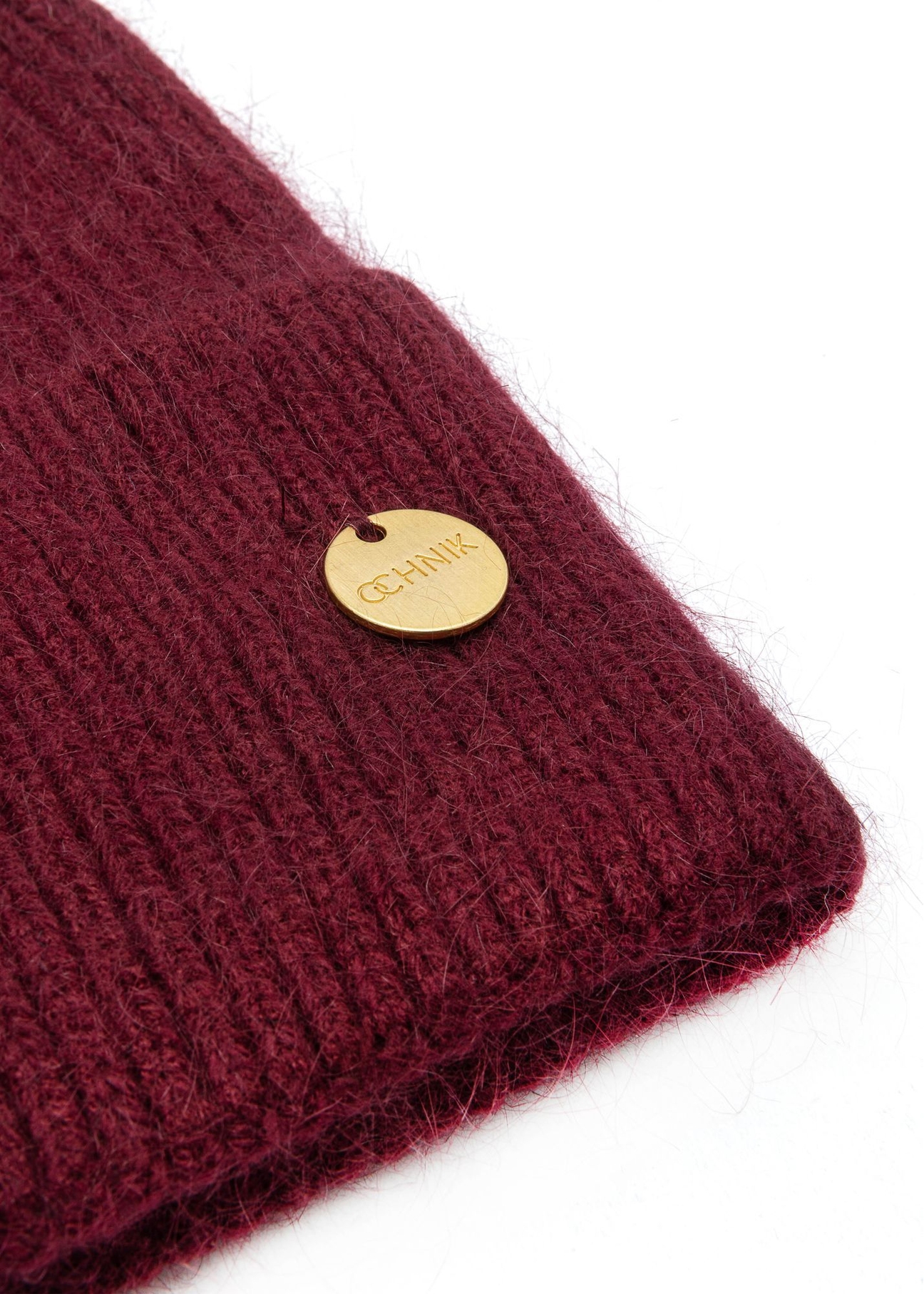Burgundy women's hat CZADT-0206-4D(Z26) - close-up of the detail on a white background.