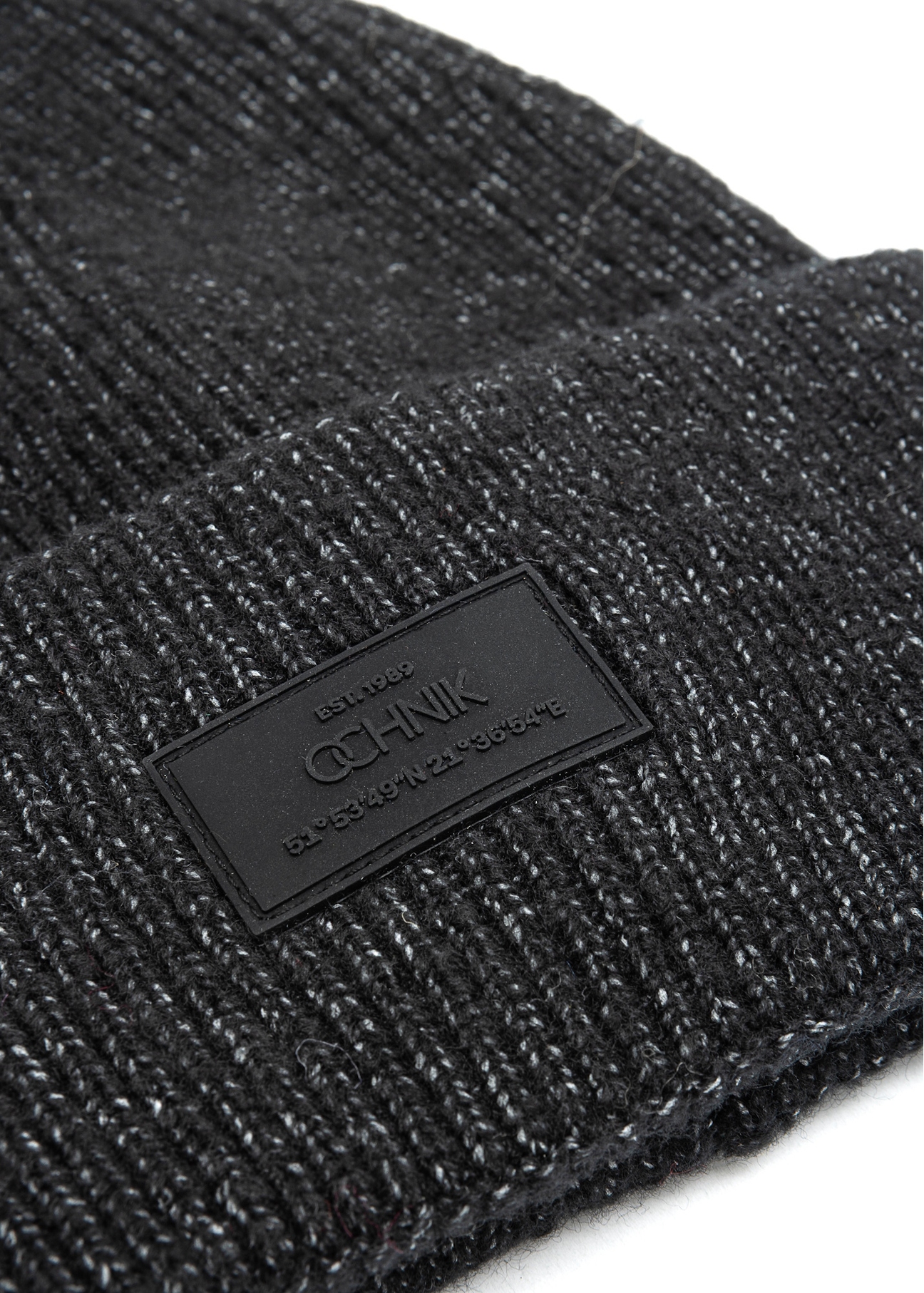 Navy blue men's cap CZAMT-0070A-69(Z25), close-up of the product logo on a white background.