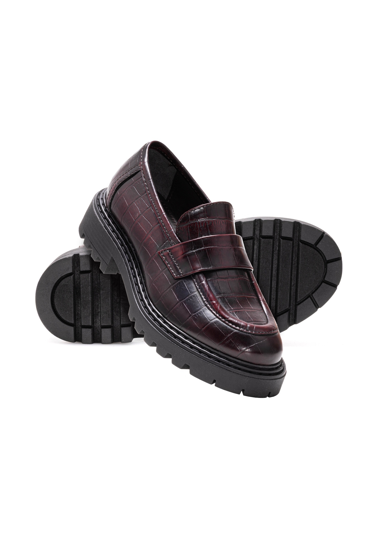 Burgundy women's croco moccasins BUTYD-1189-90(Z25), diagonal product view and soles on white background.