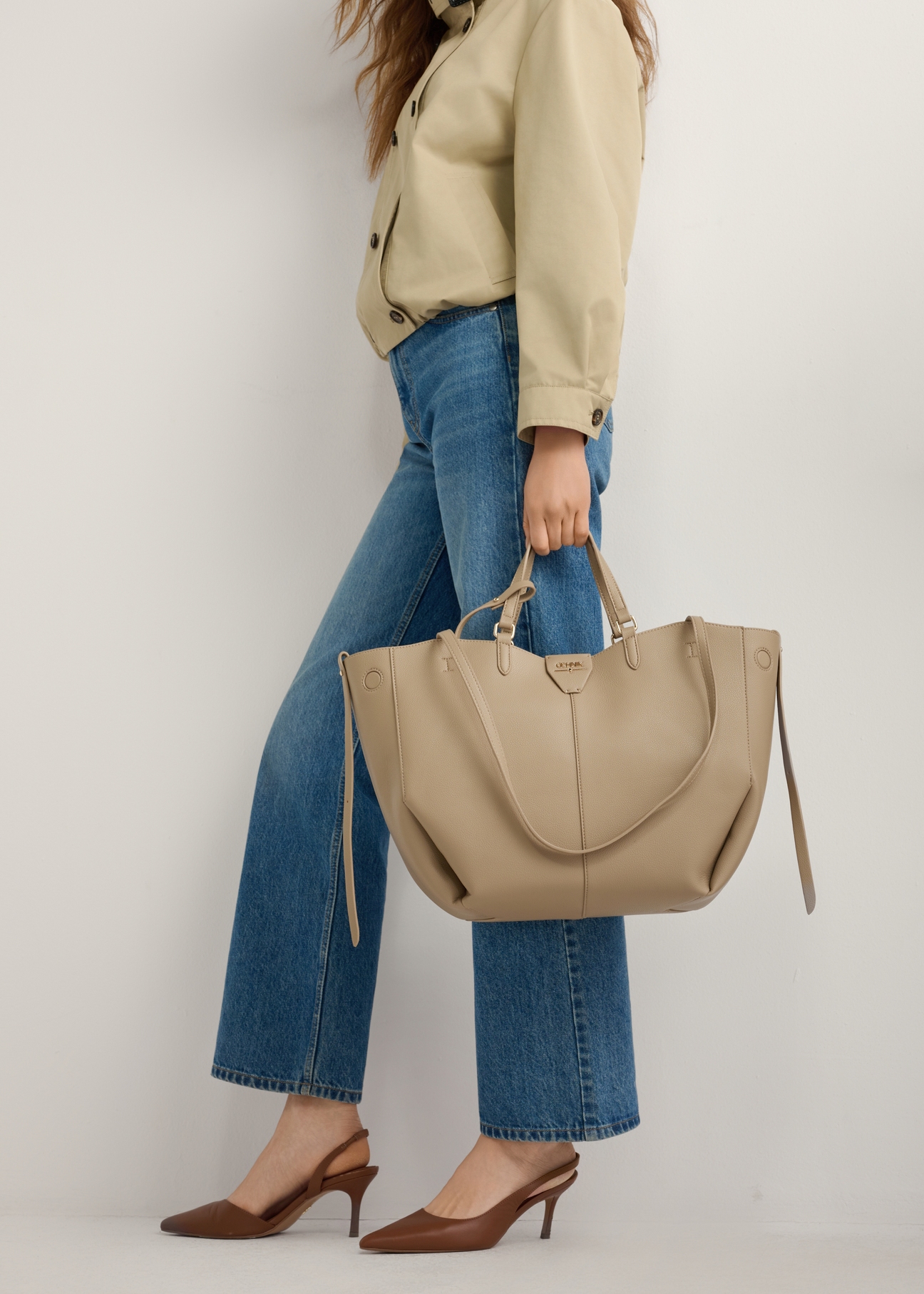 Brown open-heel pumps BUTYD-1078A-1D(W26), side view of the product on the model's feet, against a light background.