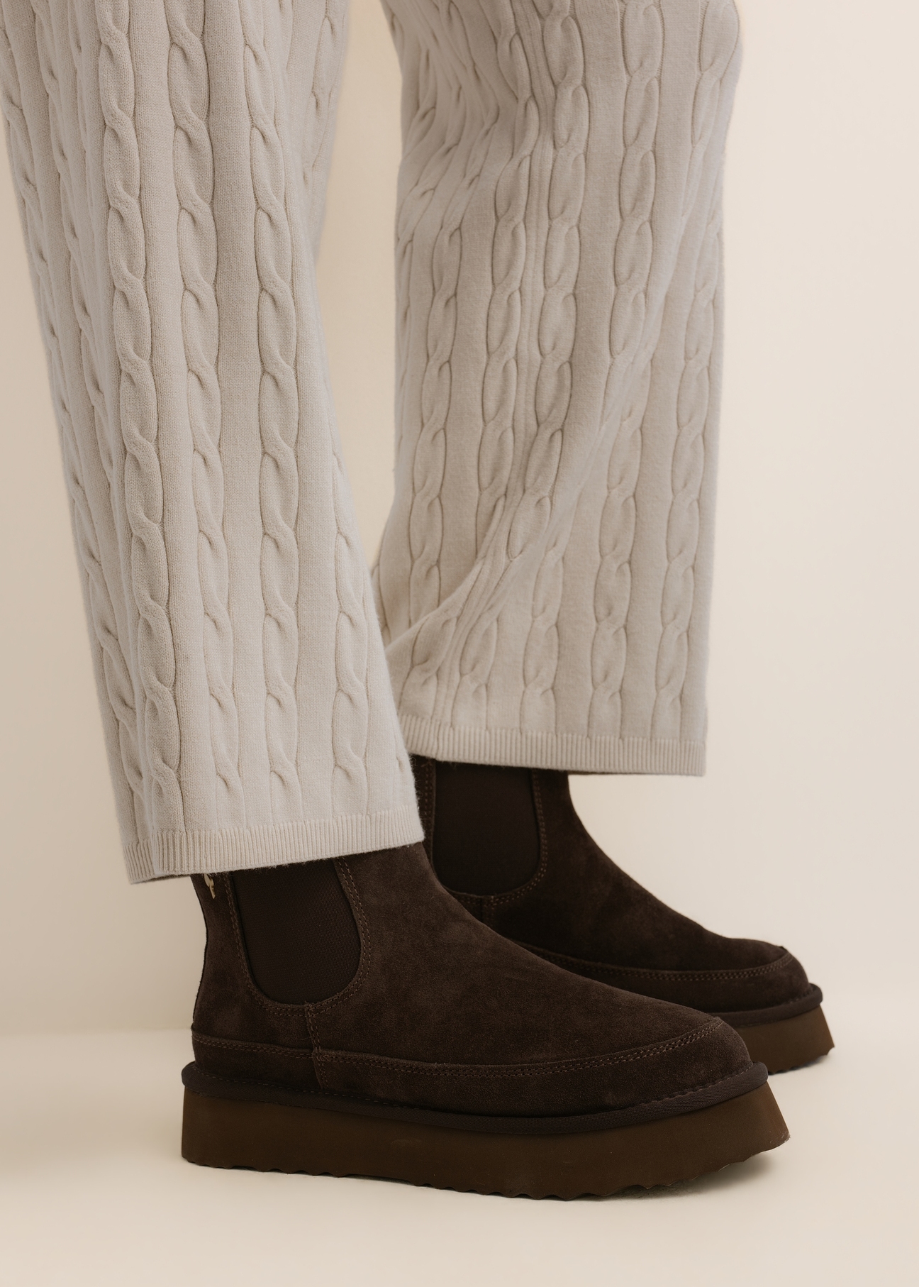 Women's dark brown suede snow boots (BUTYD-1314-1I(Z26)), side view on a model's feet, against a light background.